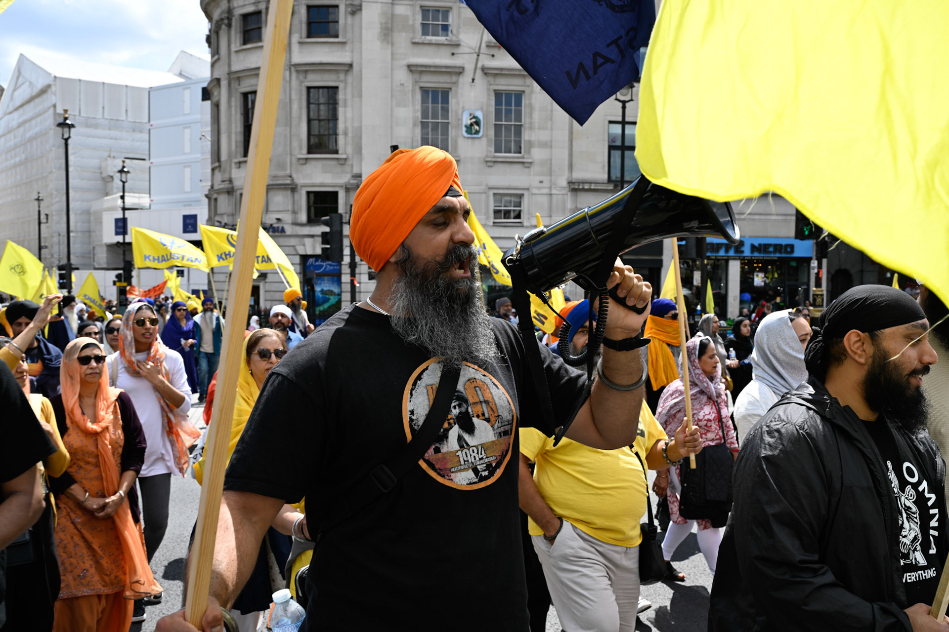 London, UK, 1st June 2025, A Sikh protestor demands that Indian give independence to a sikh home nation called Khalistan, monkeybutlerimages/alamy live news