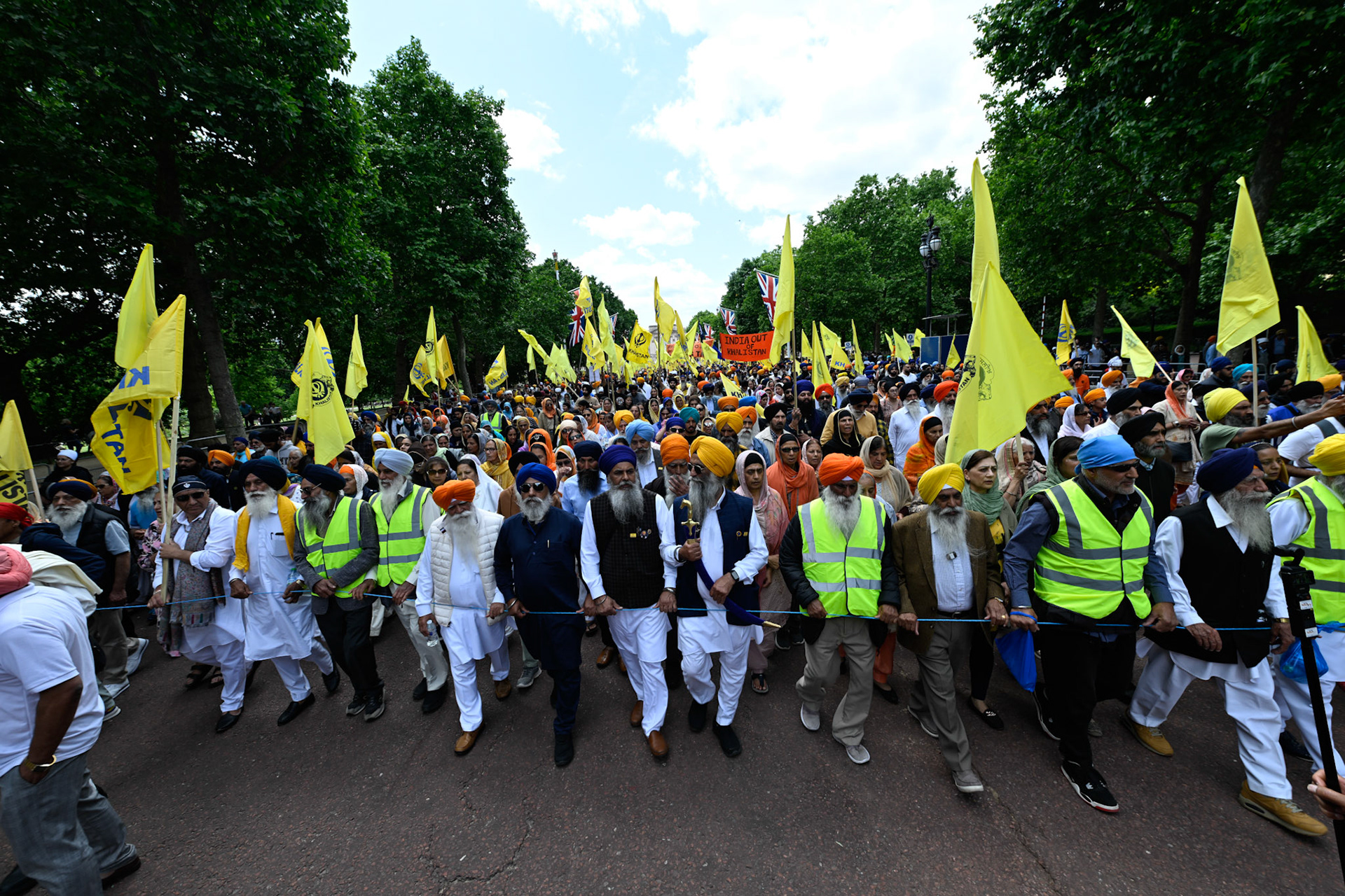 London, UK, 1st June 2025, Sikh protestors begin the march to mark the anniversary march of the Amritsar massacre by the Indian Army 1984, monkeybutlerimages/alamy live news