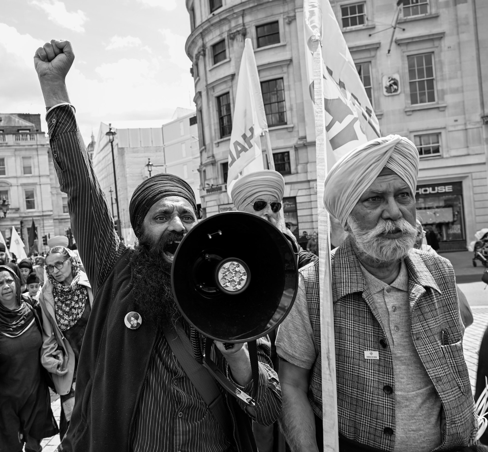 London, UK, 1st June 2025, A Sikh protestor demands that Indian give independence to a sikh home nation called Khalistan, monkeybutlerimages/alamy live news