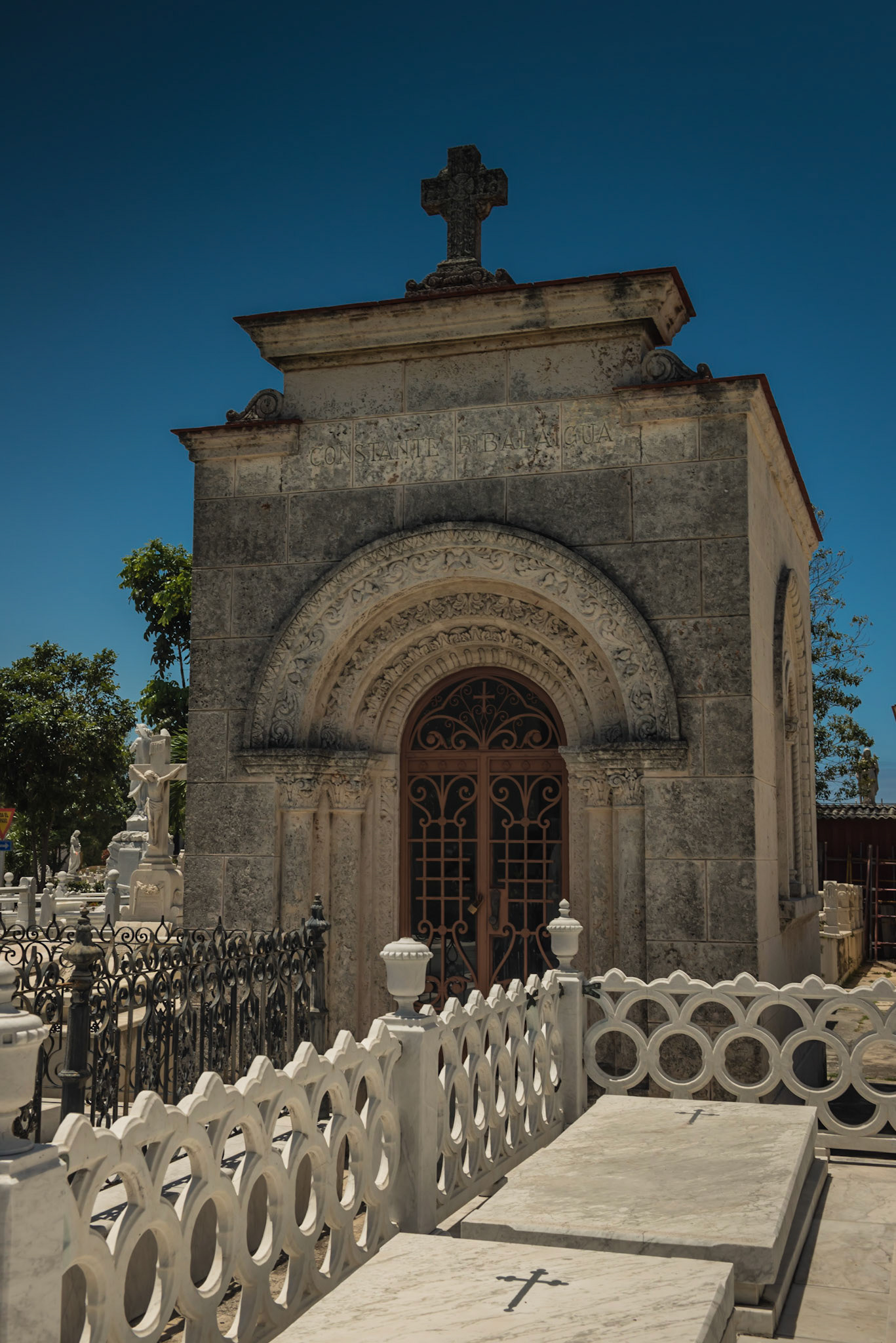 Constante is credited for inventing the frozen daiquiri in the early 1930s, a drink that became linked to the fame of the place, whose motto is now "la cuna del daiquiri"