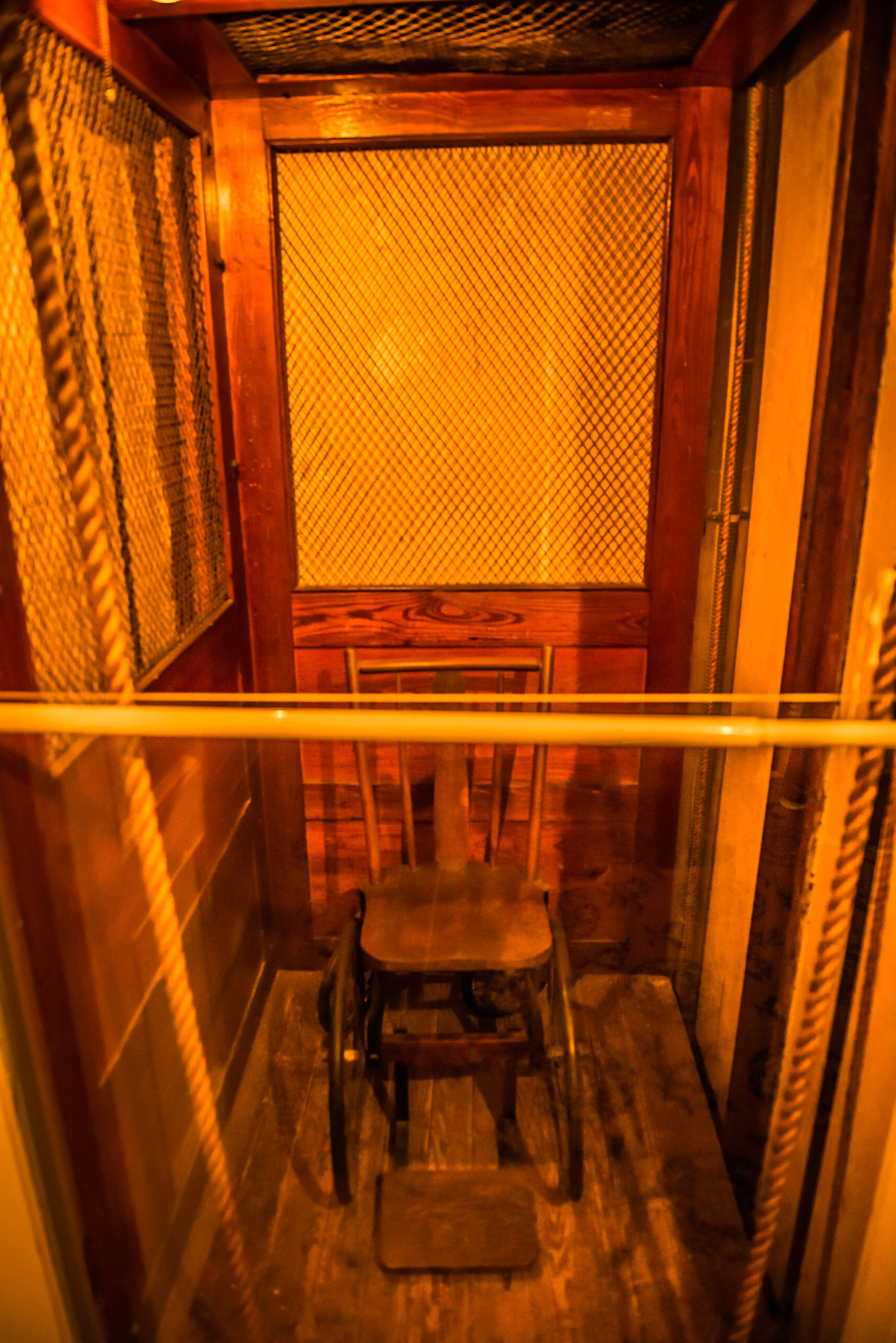 The only way to other floors for FDR