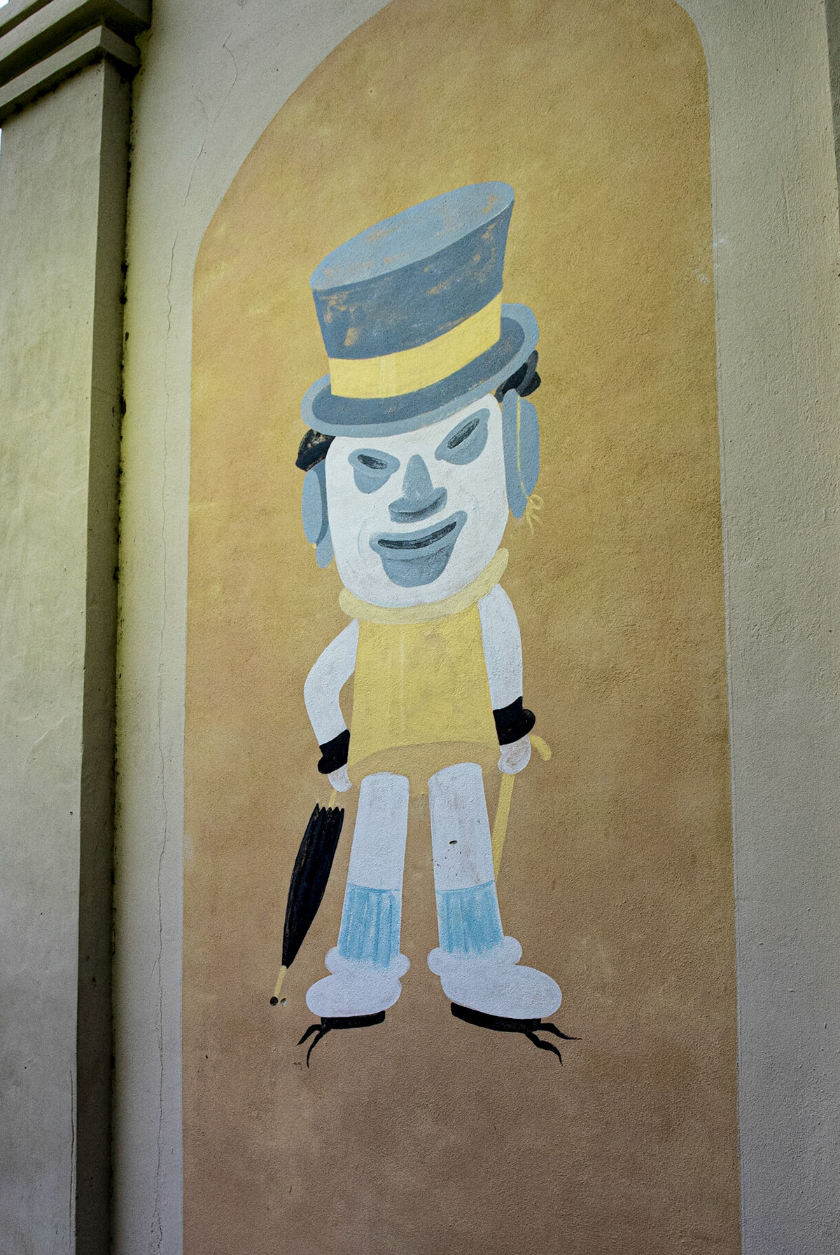 First painted around 1892 to advertise a haberdashery, the Charleston Hat Man is made up of 16 hats of 12 different  styles.