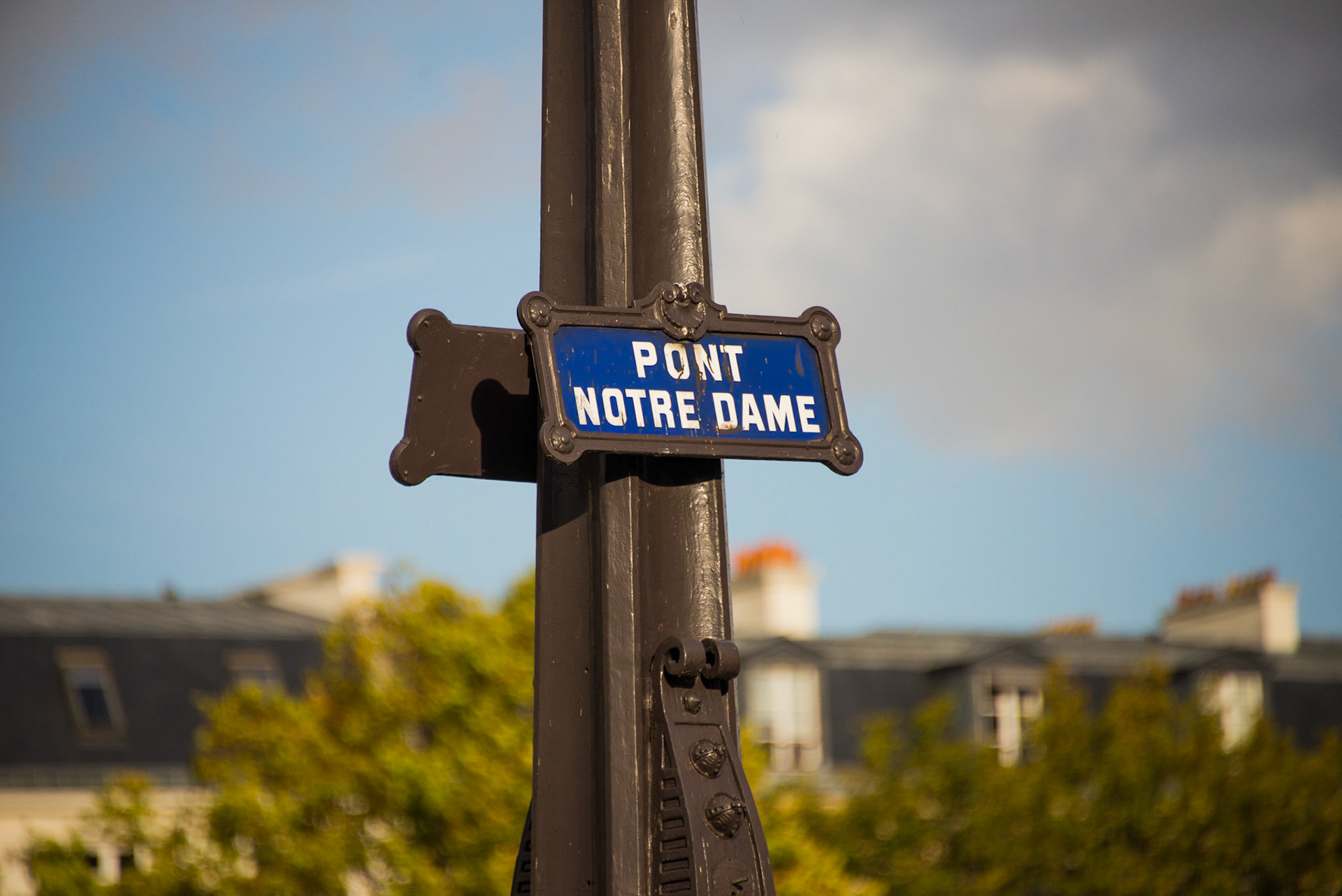 Pont Notre Dame Sign