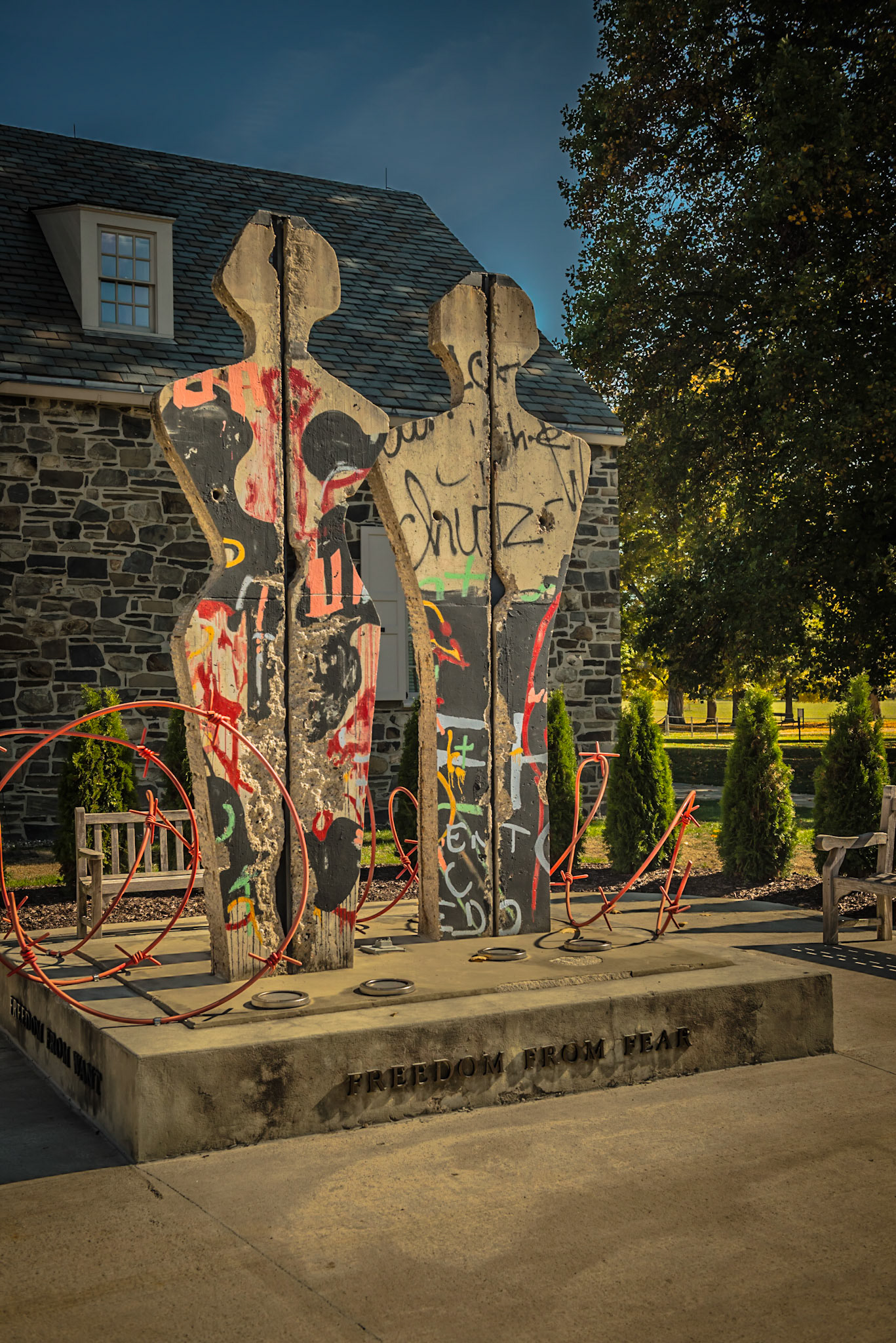 Berlin Wall statues of FDR and Eleanor