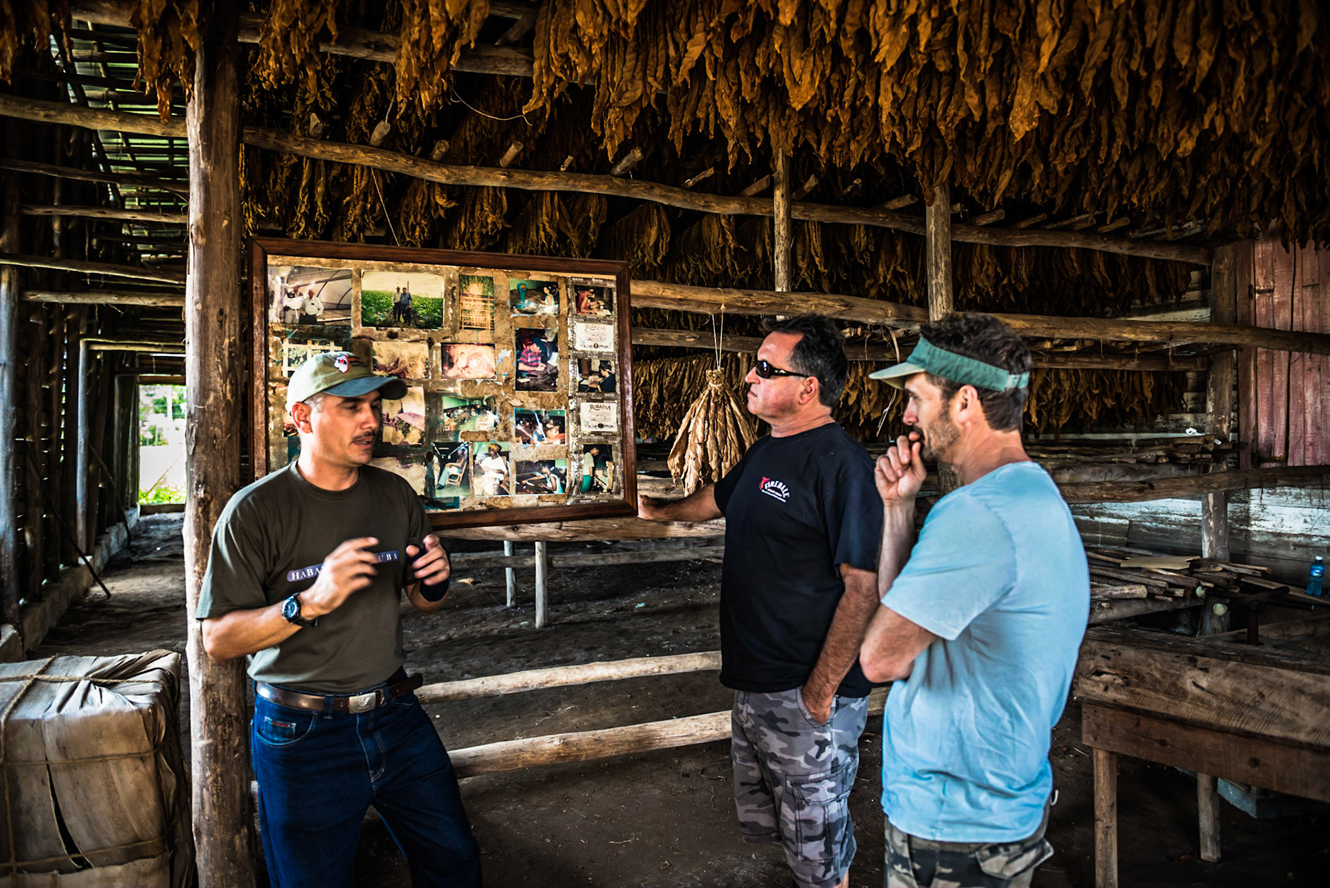 Ivan Rodriguez with GM & SS surrounded by Tobacco