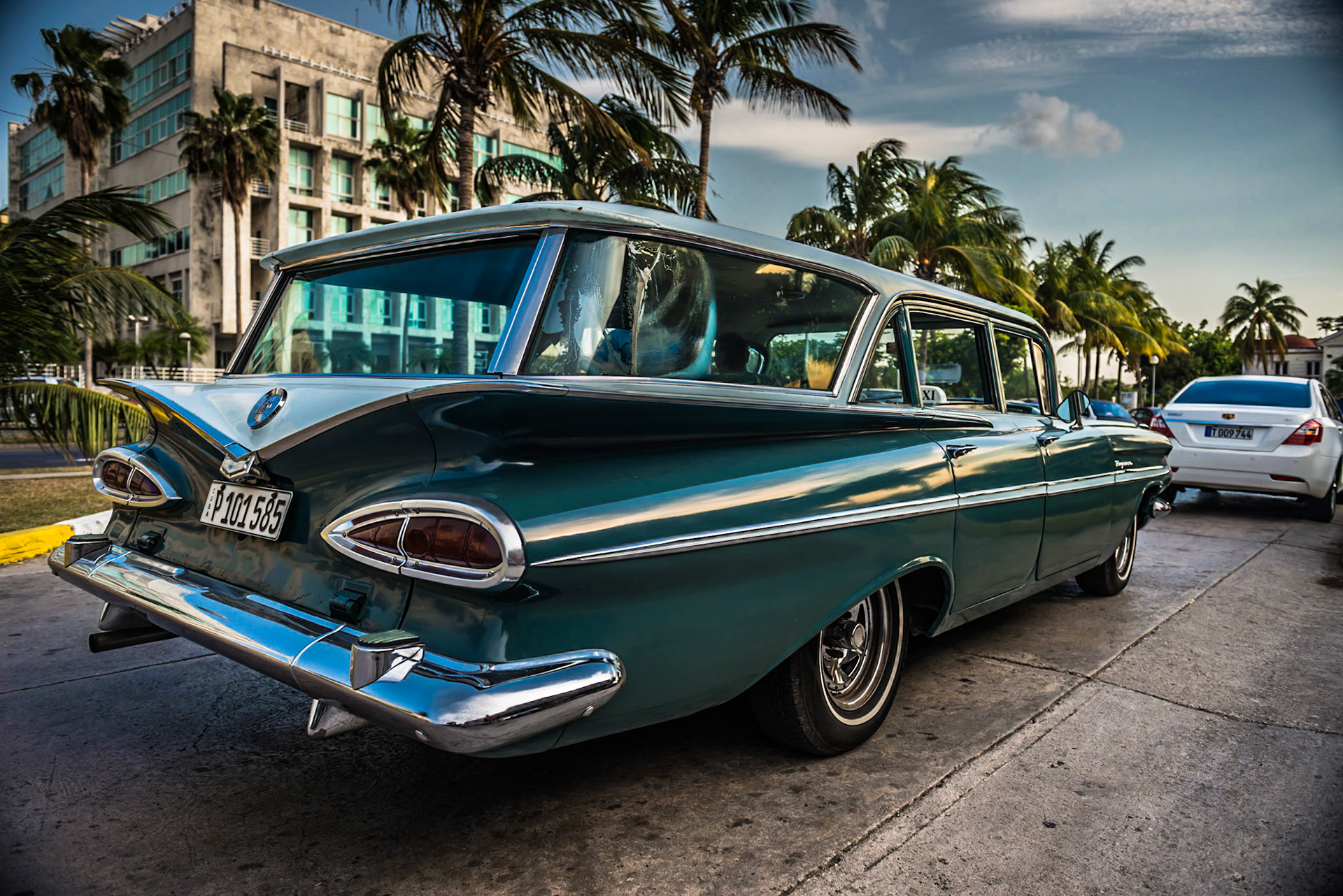 Taxi Ride on the Streets of La Habana Vieja