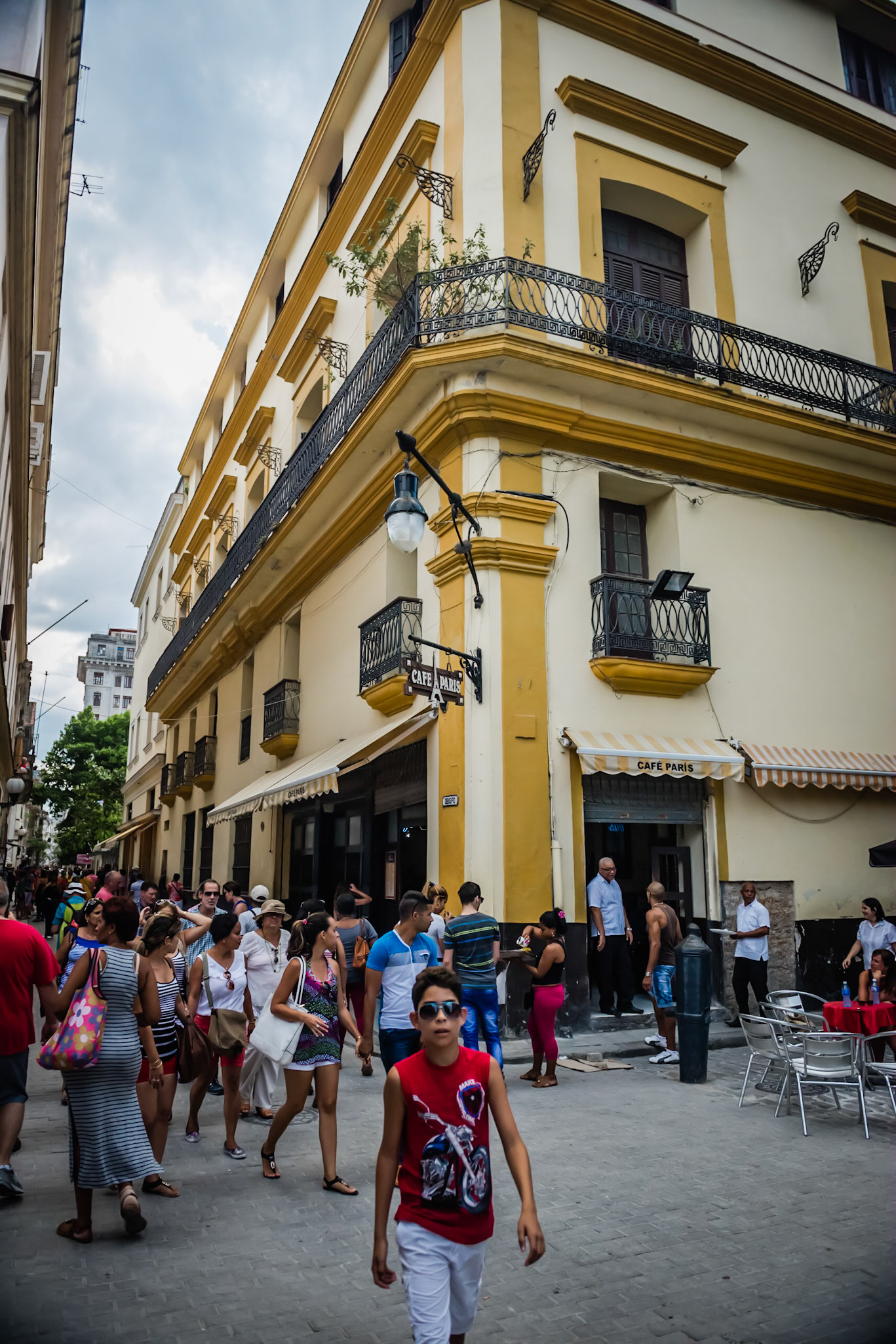 Street life in La Habana Vieja