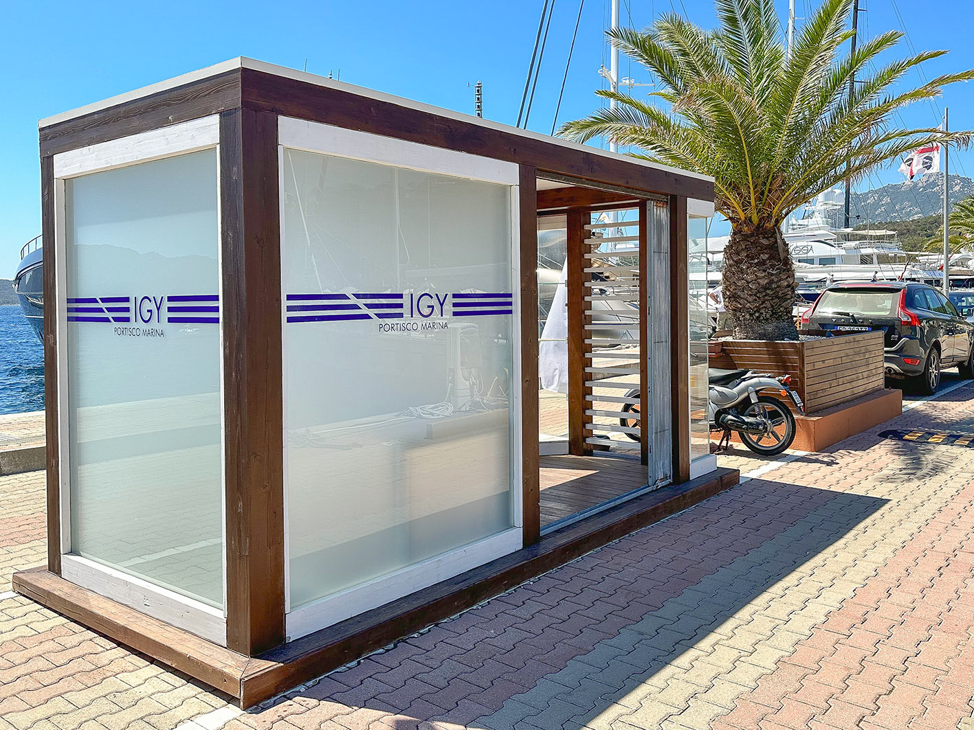 Box Molo 9 - Vetrofanie e pellicola satinata