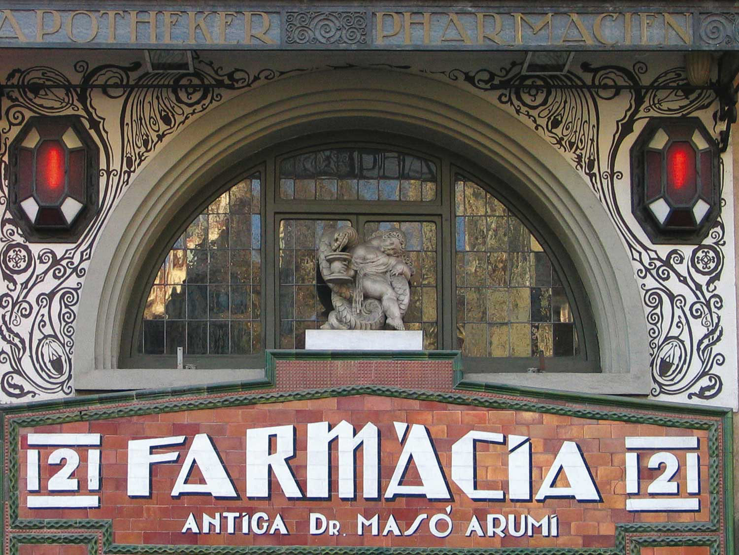 Maja Denzer Typofotos - Barcelona, Farmacia Arumi