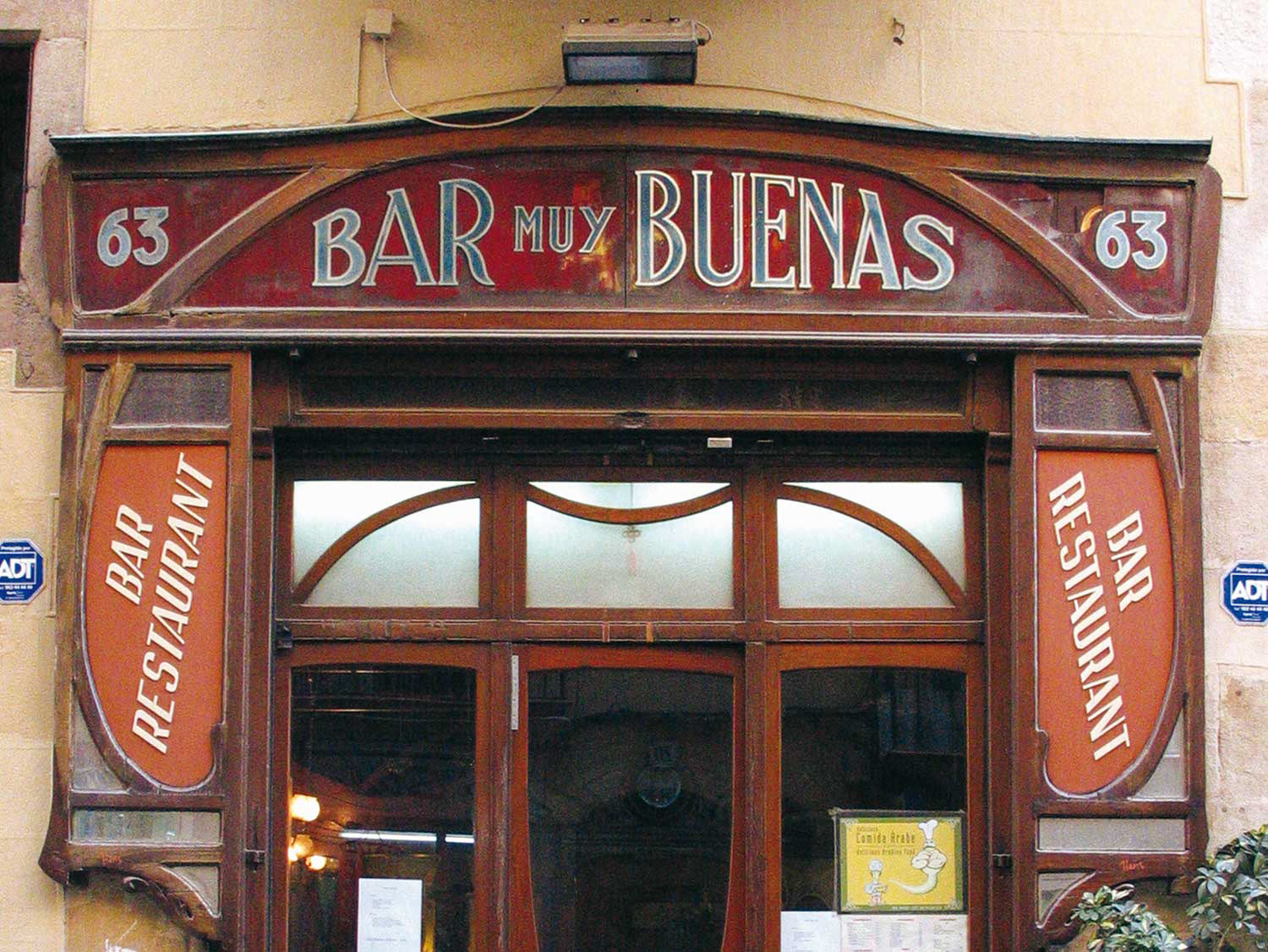 Maja Denzer Typofotos - Barcelona, Bar Buenas