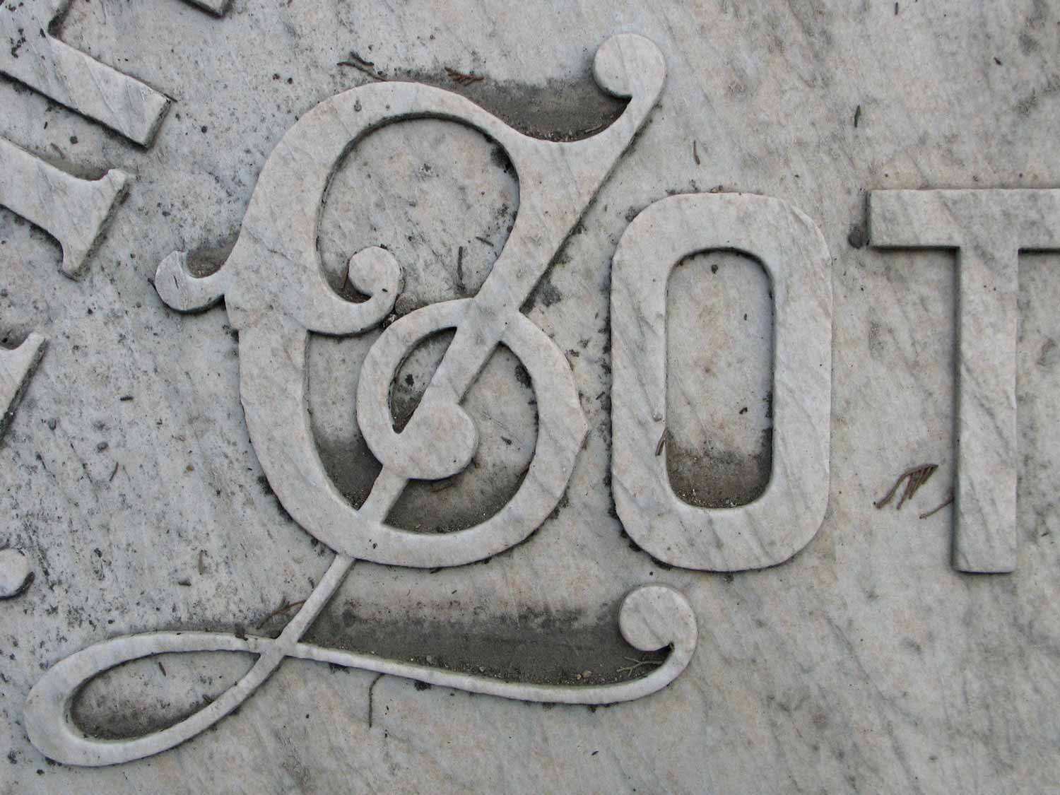 Maja Denzer Typofotos - Cementerio Barcelona "GOT"
