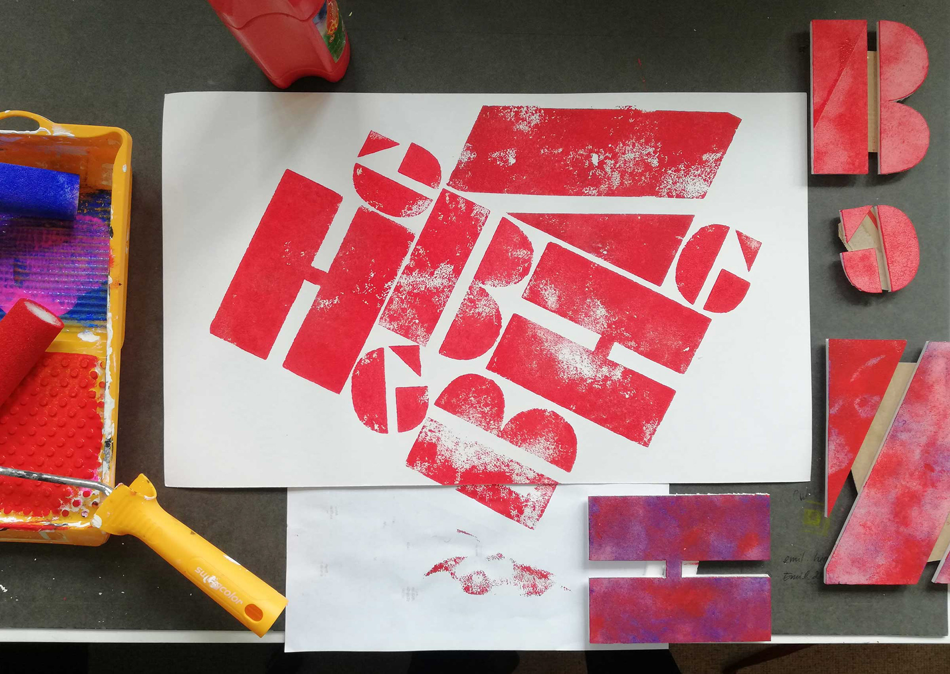 Typografische Experimente mit Handgeschnittenen Buchstaben.