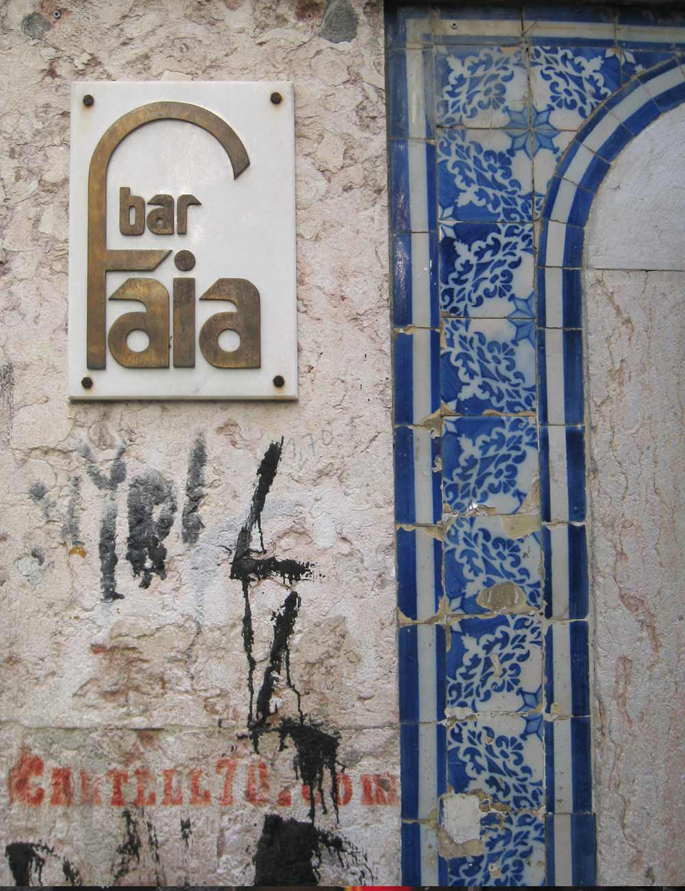 Maja Denzer Typofotos - Lissabon, Bar Faia