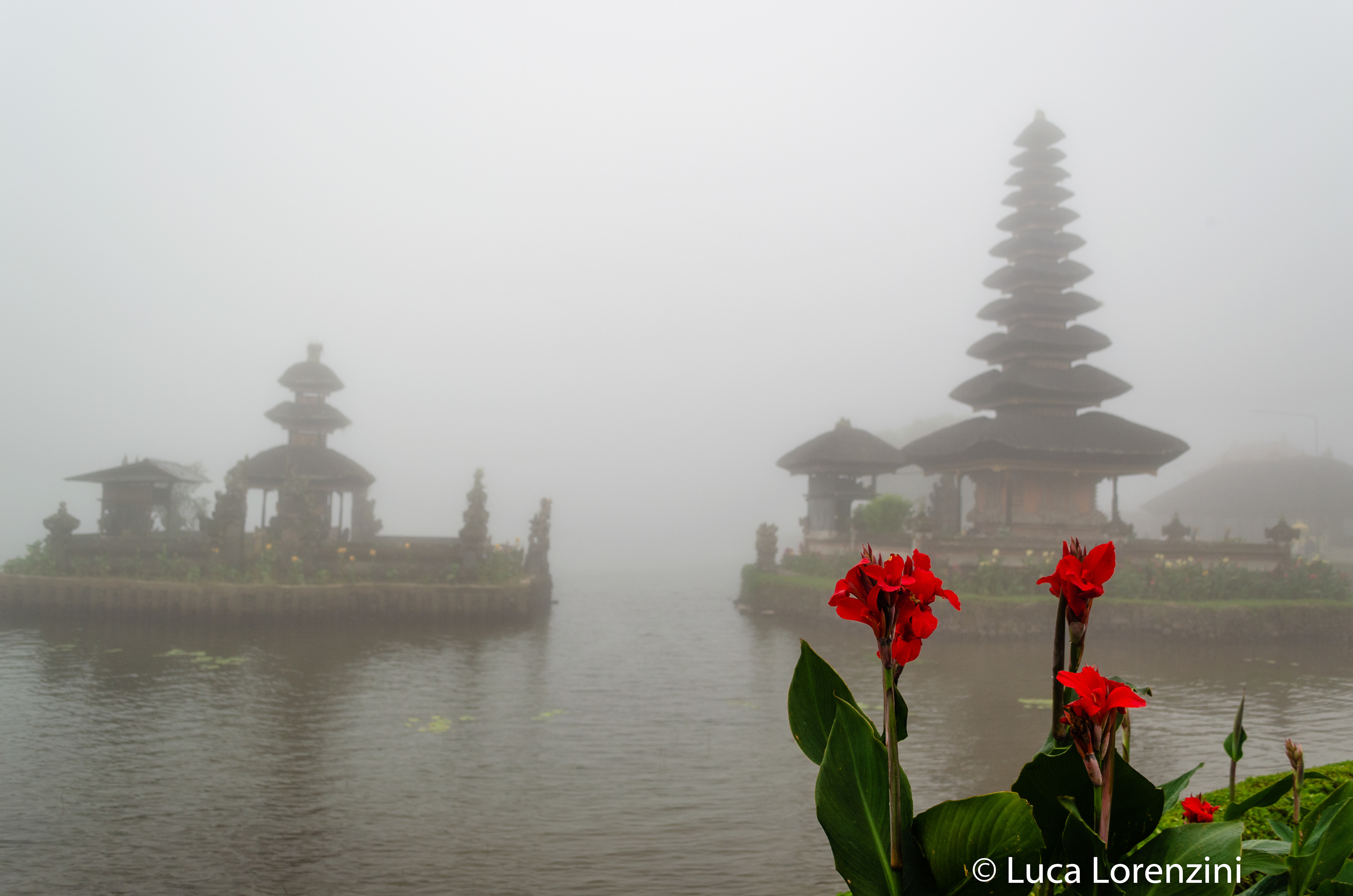 Pura Ulun Danu Buyan and fog