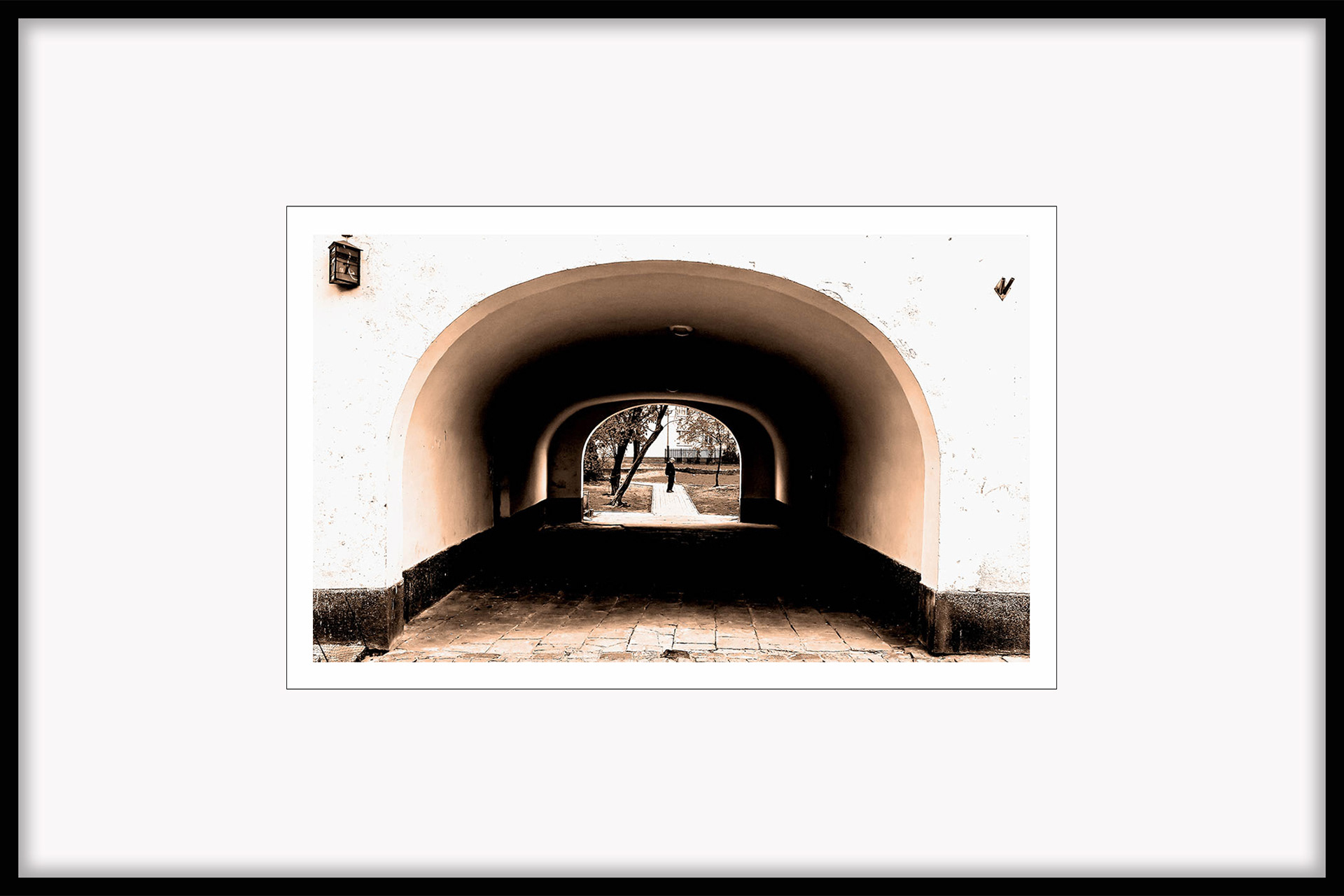 W BRAMIE fotografia 40x24cm; passe-partout; rama alu 75x50cm