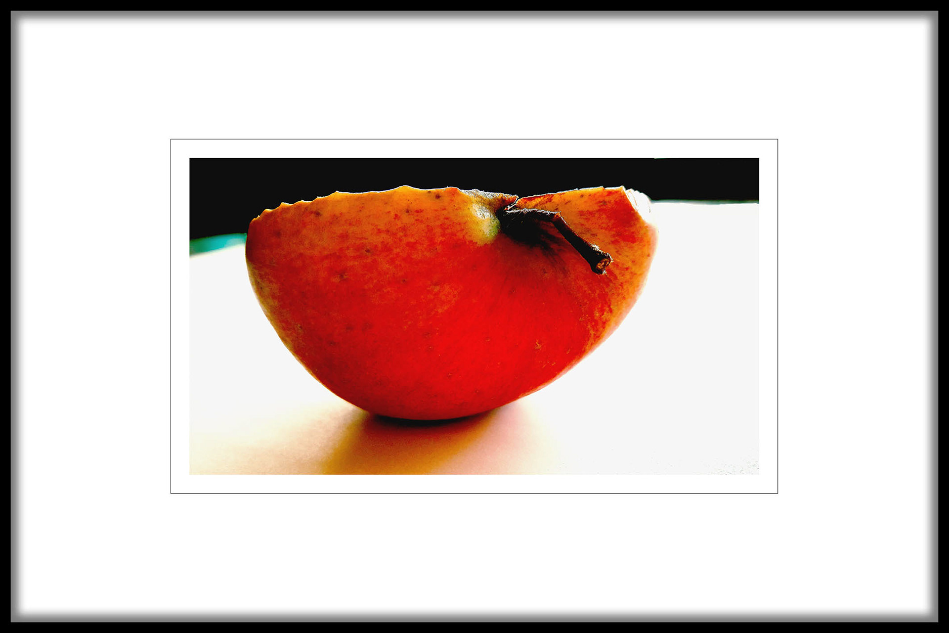 JABŁKO 1 / foto 45x25; passe-partout; rama alu 75x50cm