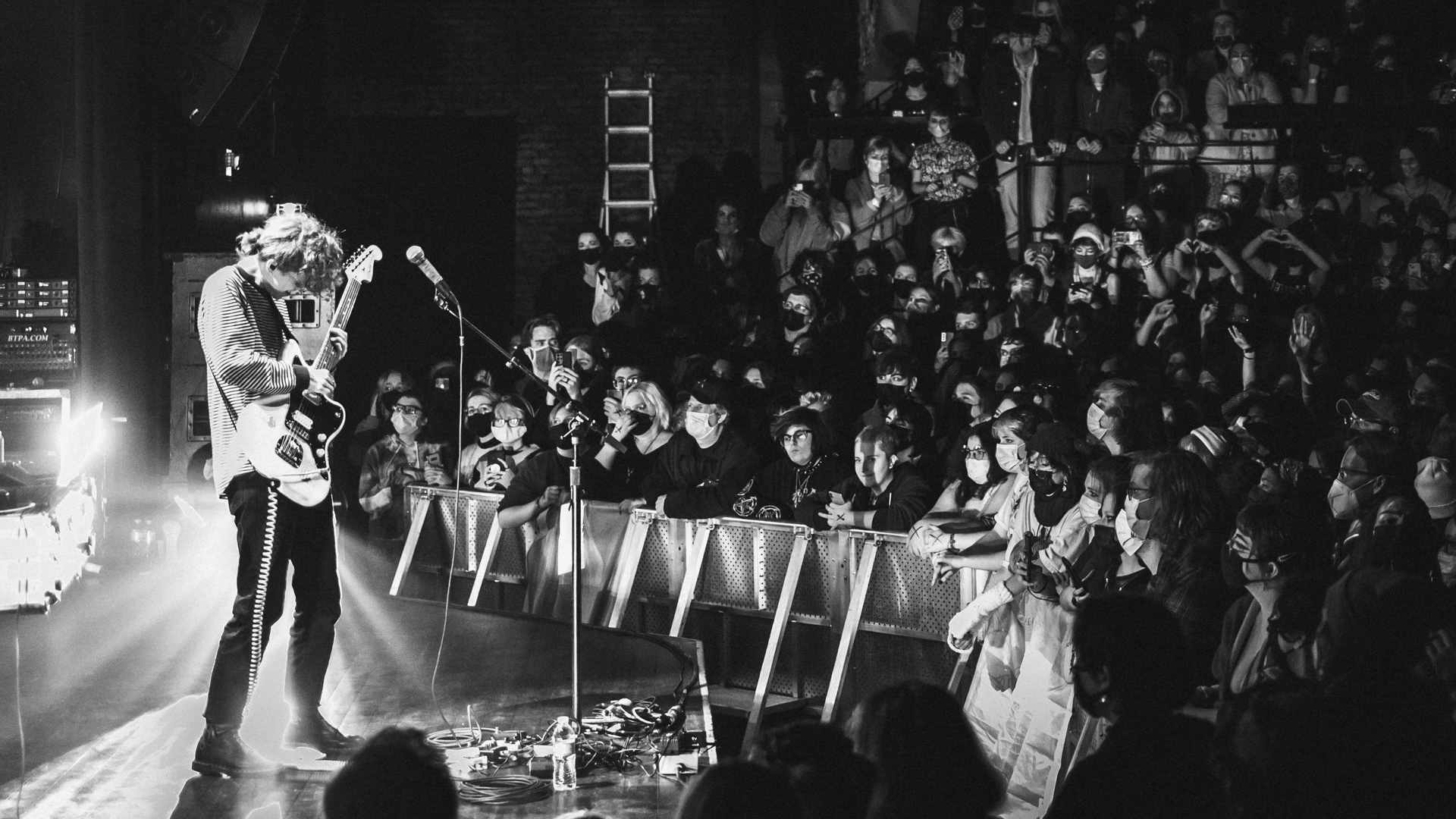 cavetown at town ballroom - photo by emma@deathscythemedia