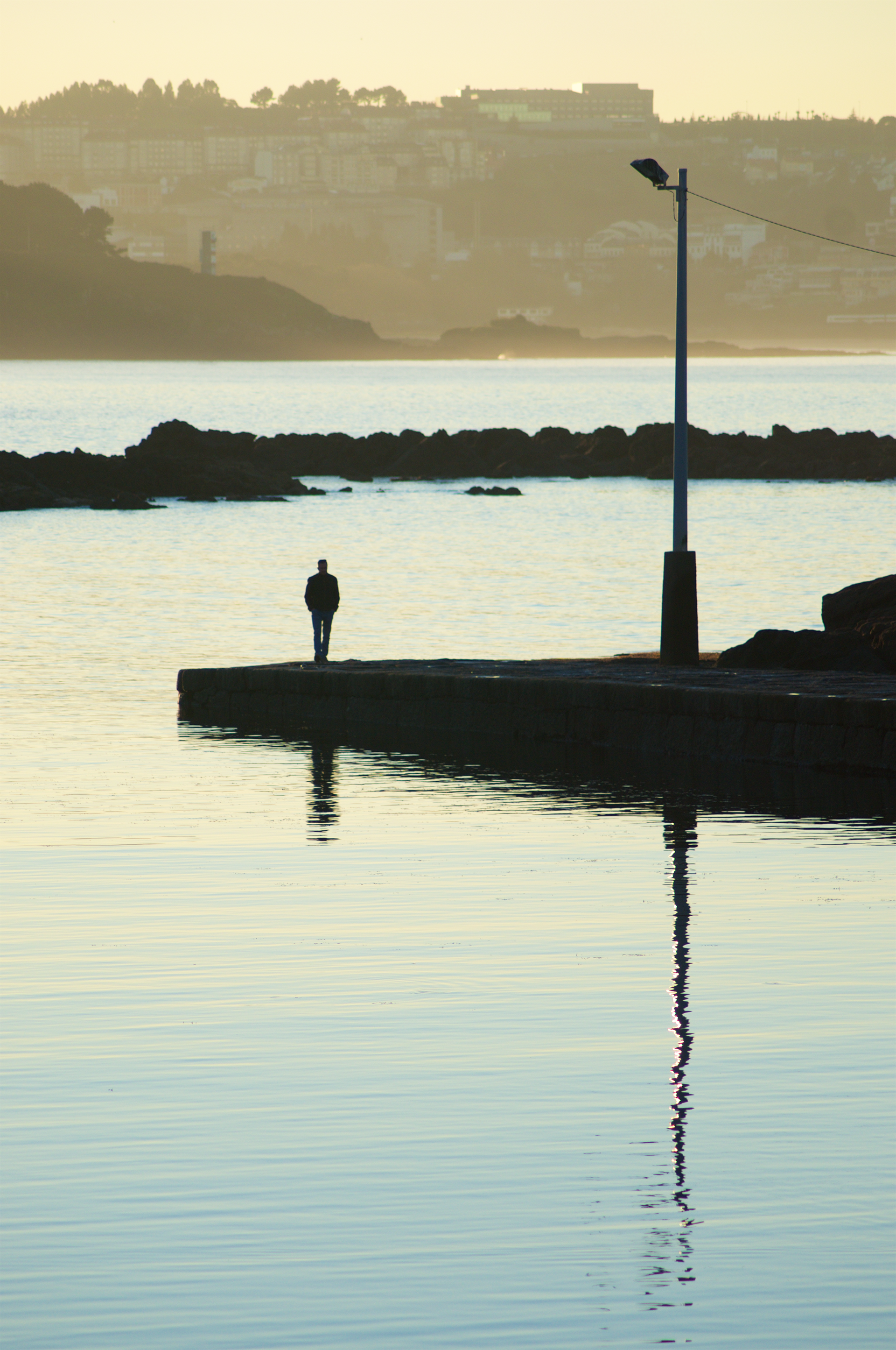 A veces, la soledad es el camino para la felicidad.