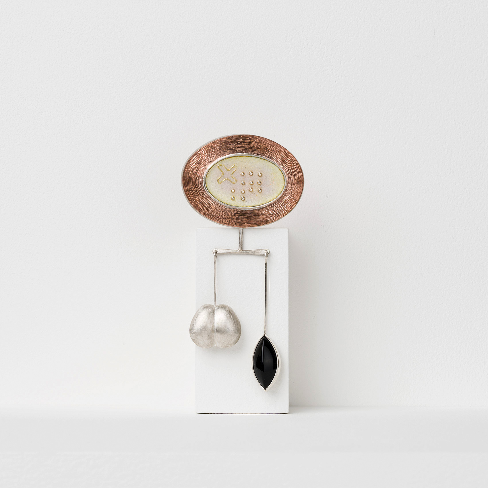Exobum – brooch, 2021. Sterling silver, copper, vitreous enamel, onyx, steel pin