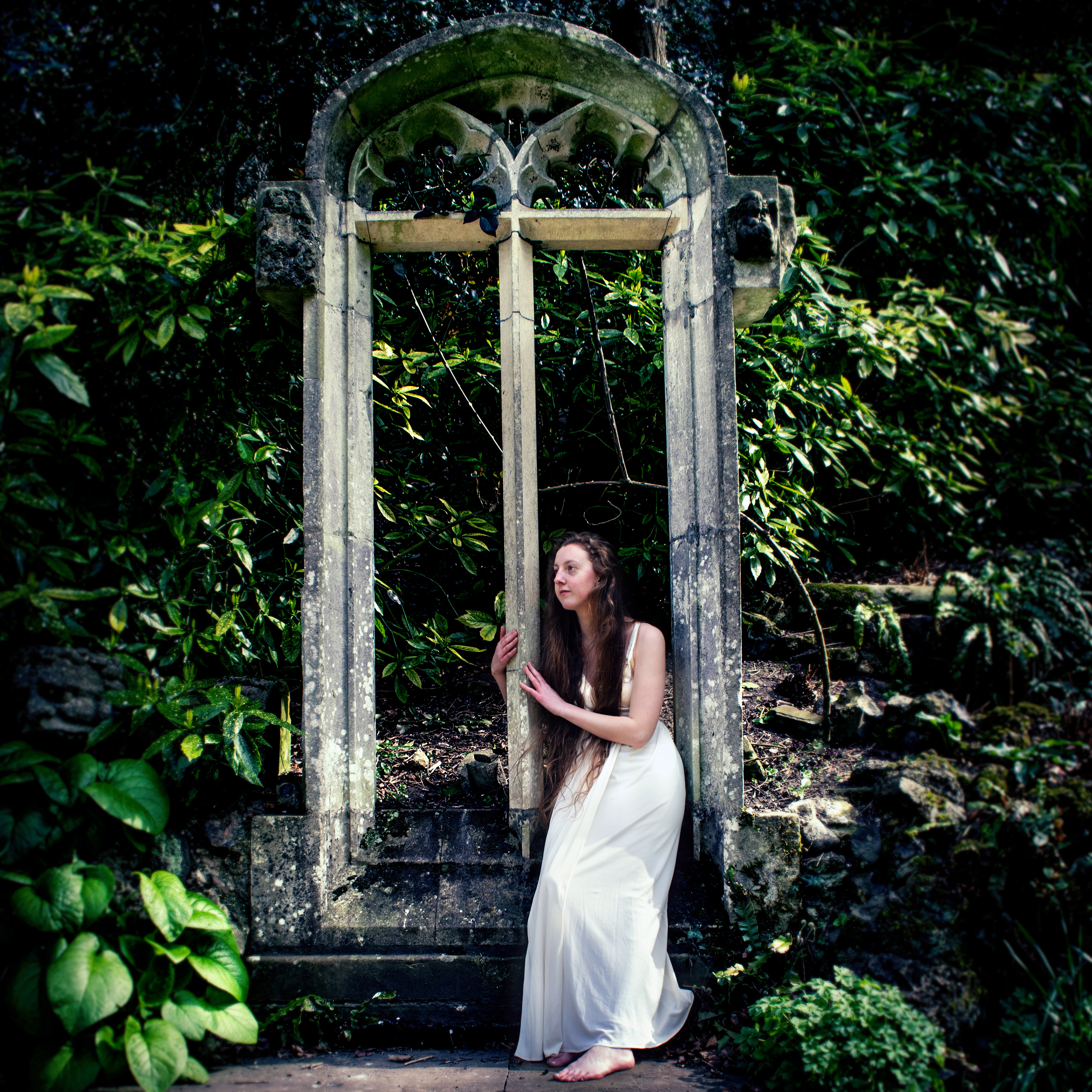 Elves are probably the hardest of all the mythological creatures I have researched to pin down to one idea. There are many varying and contradicting ideas about them, from what they look like to their relationship with humans. Some believe them to be invisible, while others believe them to live amongst humans happily. Descriptions of their size varies, many believing them to be tiny, yet others believe them to be human sized. Some say they are winged while others don’t. However, all agree that they are beautiful and very powerful creatures. Elves are often mixed up and interchanged between fairies. Most accounts of elves suggest that they are benevolent beings who live peacefully, while some describe them as more malicious beings and there are stories of them swapping out children and stealing human women to help raise their elven children.