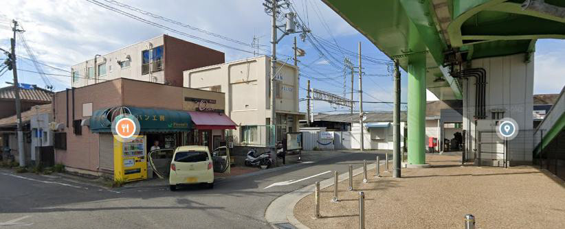 黄色い自販機・パン工場ピザンツさまから左へ伸びる道へ【道狭し】
