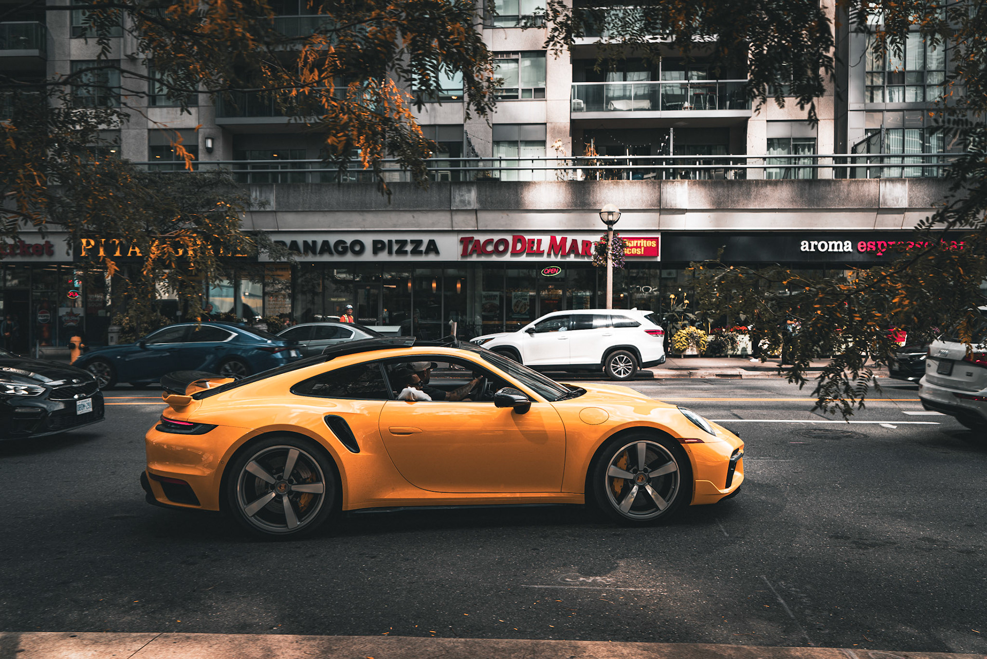 Porsche 911 - Toronto Street