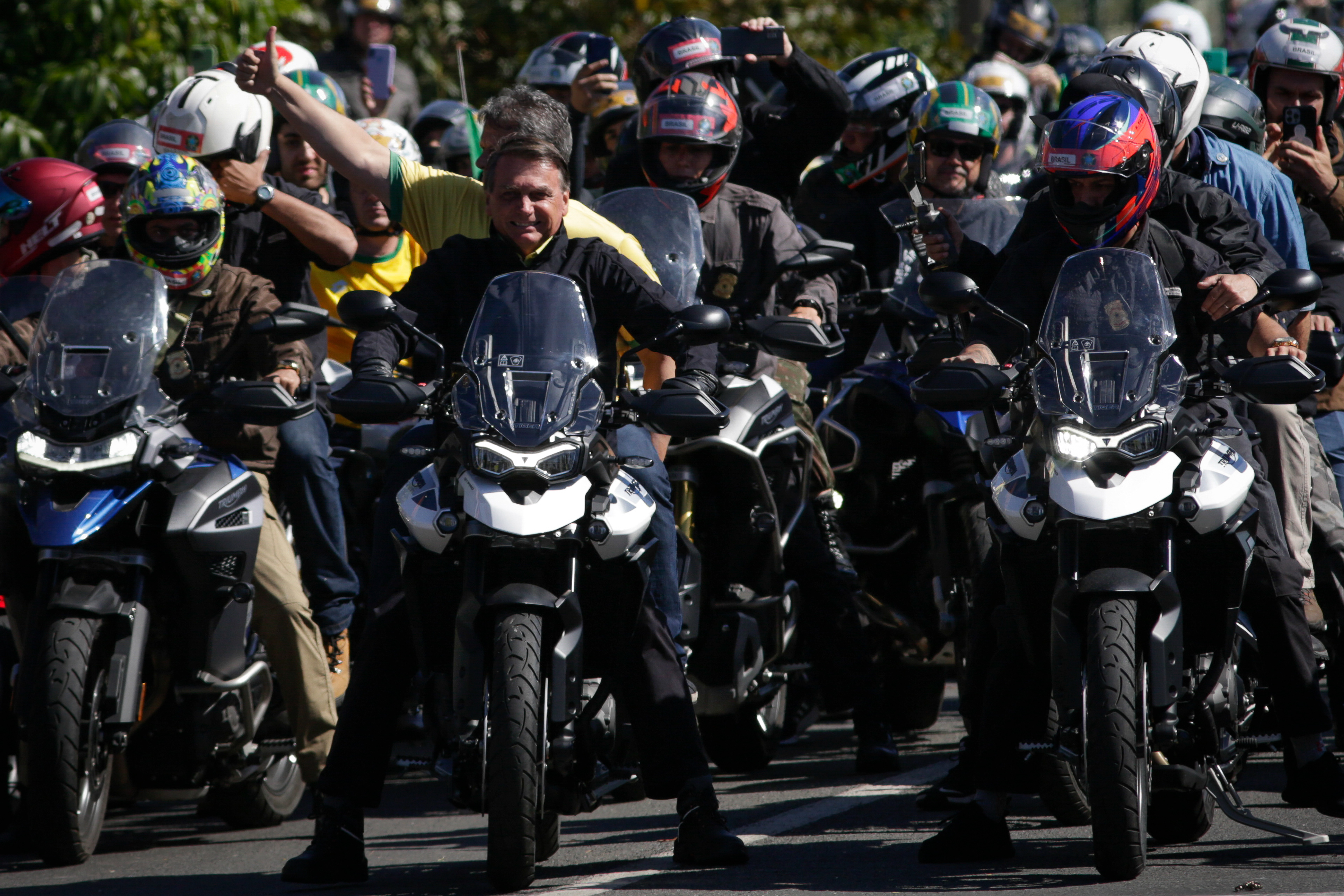 Then-President Jair Bolsonaro speaks after a motorcade with supporters in the city of Campinas, in the interior of São Paulo, in an attempt to be re-elected for another term in the 2022 presidential elections, in which he would lose to then-candidate Luiz Inácio Lula da Silva.  Photo: Reuters/Suamy Beydoun