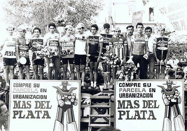 hasta un equipo ciclista patrocinado hemos encontrado.