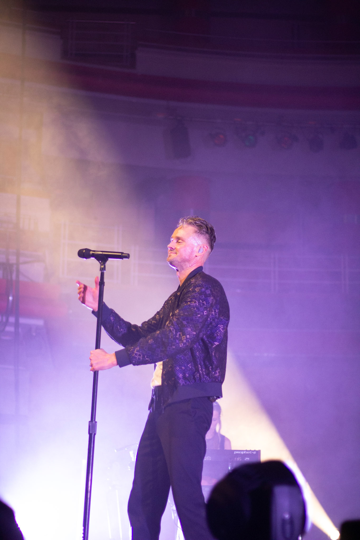 Tom Chaplin performing at Symphony Hall Birmingham (October 2022 - Midpoint Tour)