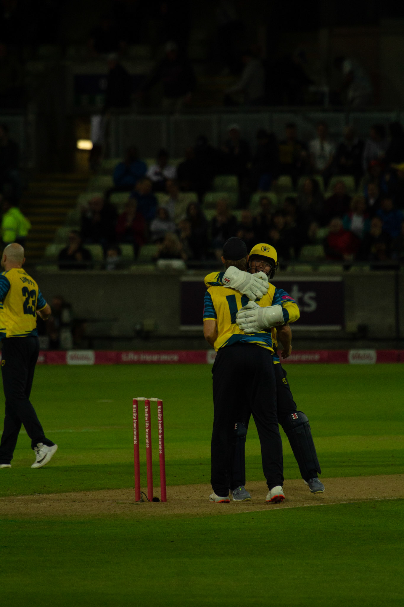 Hain and Davies hug to celebrate a huge Bears derby win