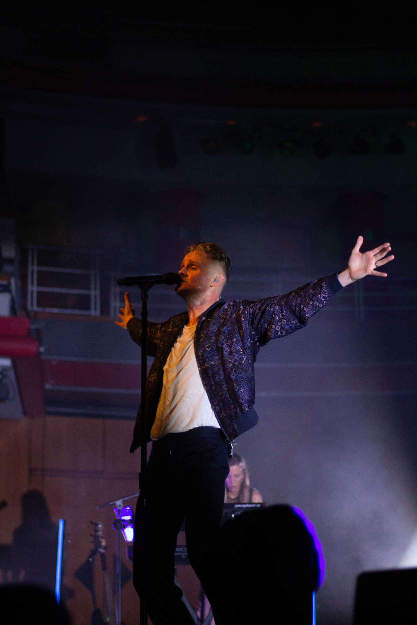 Tom Chaplin performing at Symphony Hall Birmingham (October 2022 - Midpoint Tour)