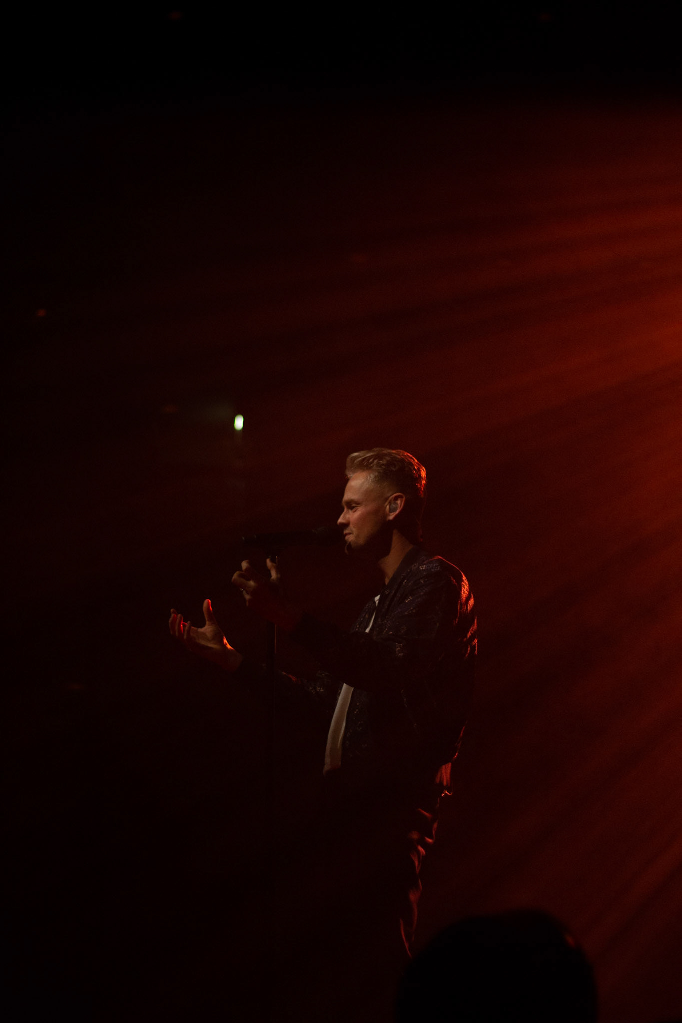 Tom Chaplin performing at Symphony Hall Birmingham (October 2022 - Midpoint Tour)