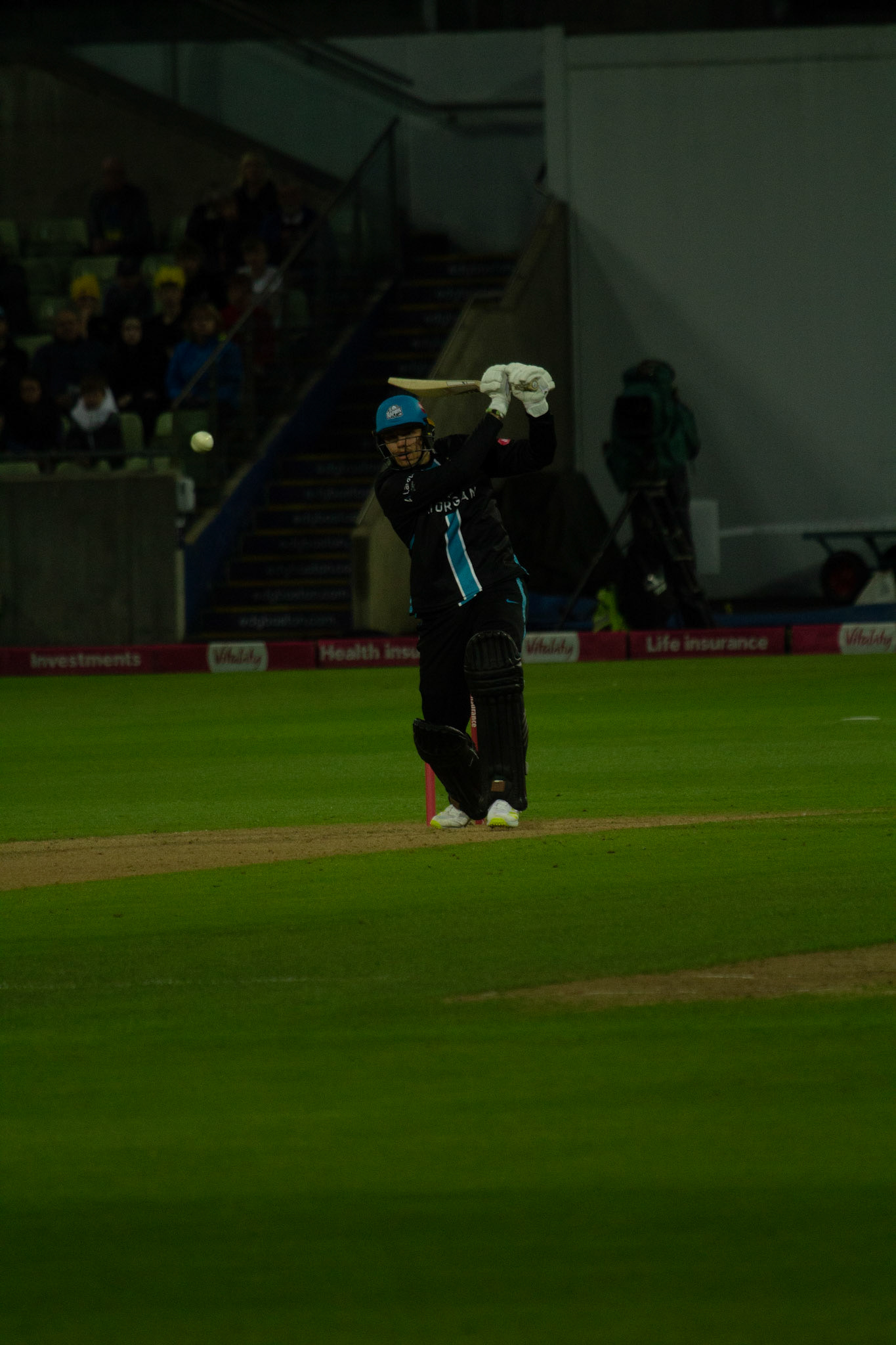 Worcestershire swing hard to stay in the game