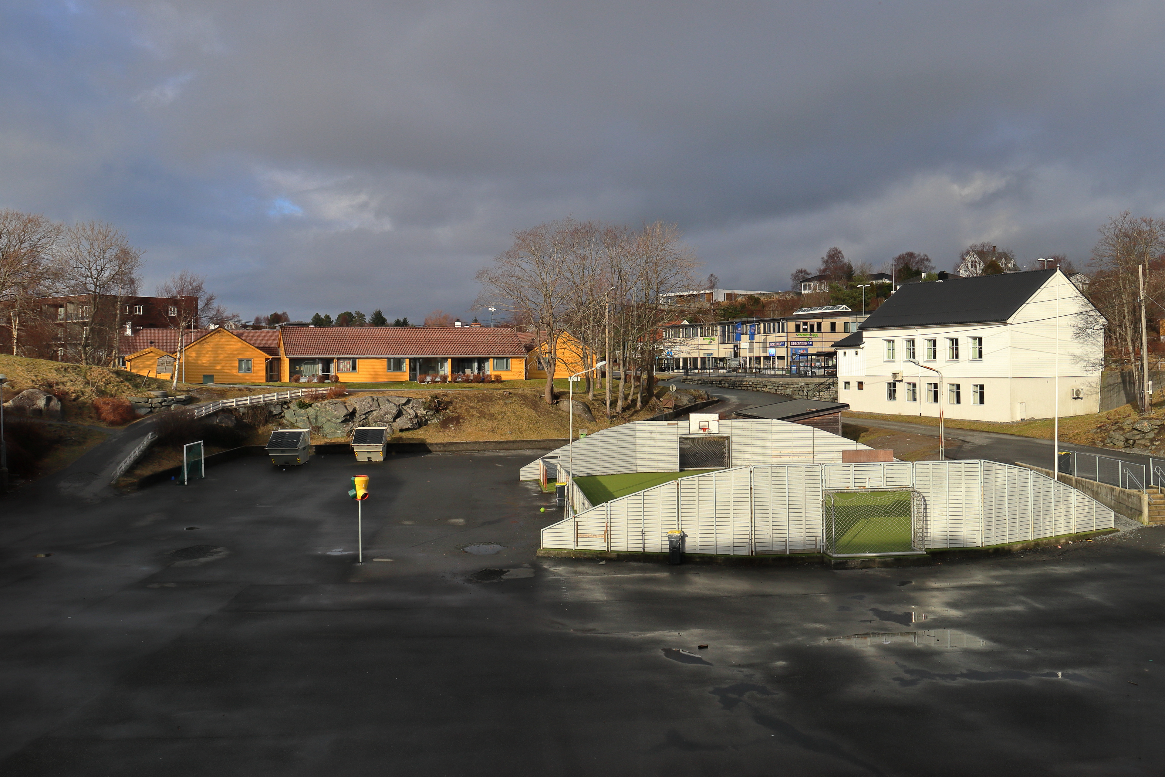 Skuleplassen, Storebø skule