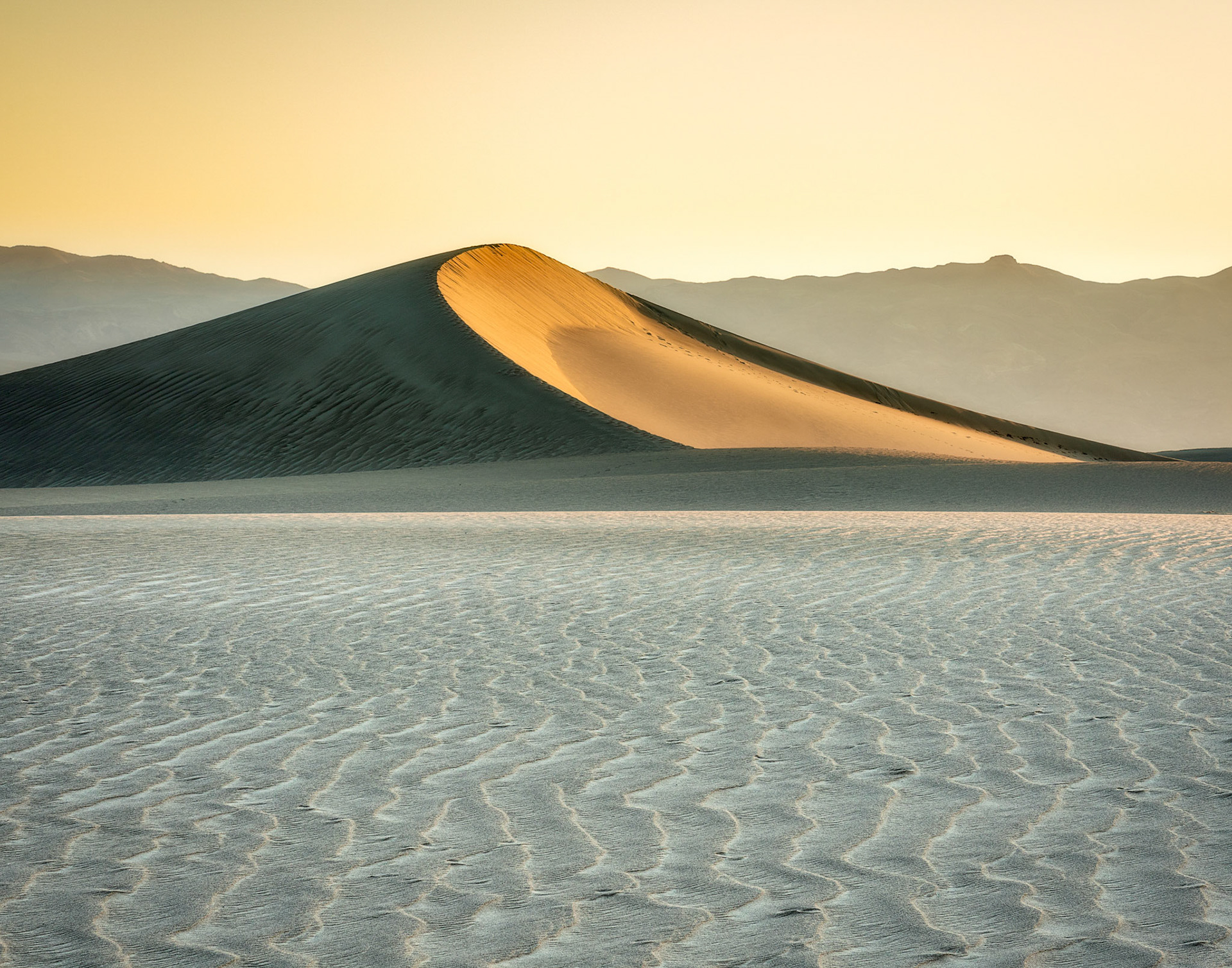 Mesquite Flat Dunes at sunrise