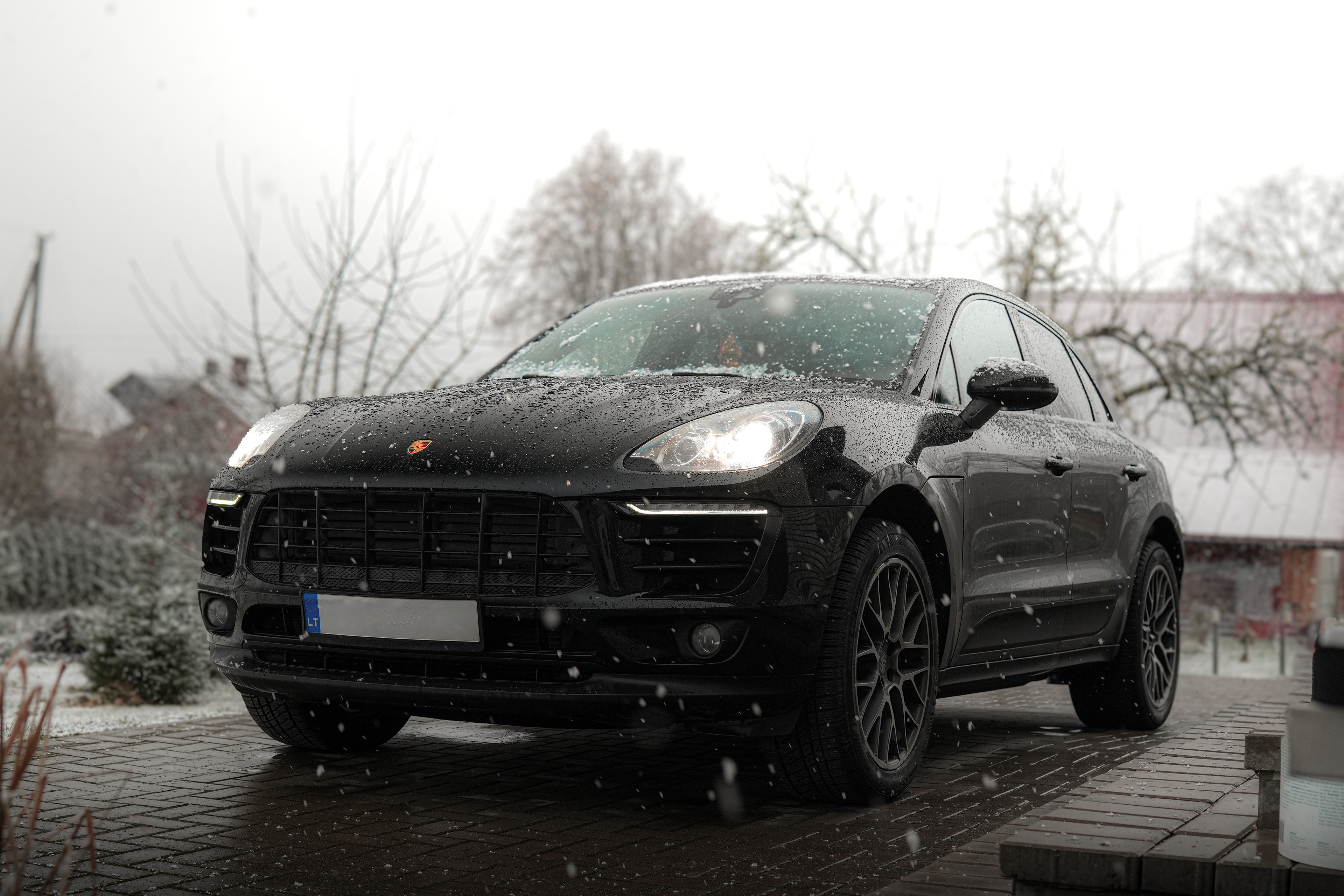 02.02 • Porsche Macan