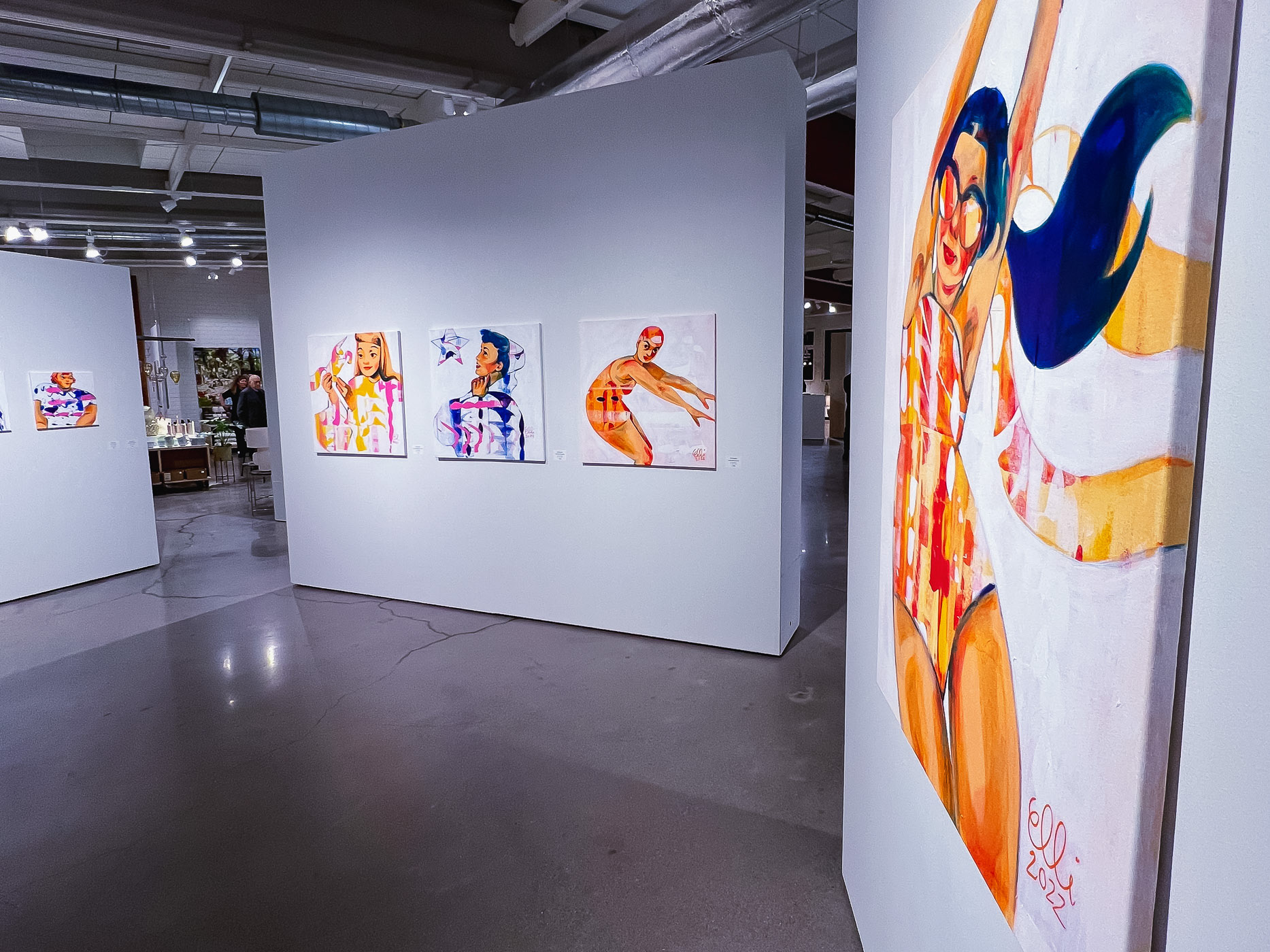 Contemporary figurative paintings by Elli Maanpää, on display at Gumbostrand Konst & Form art gallery in Sipoo, Finland.