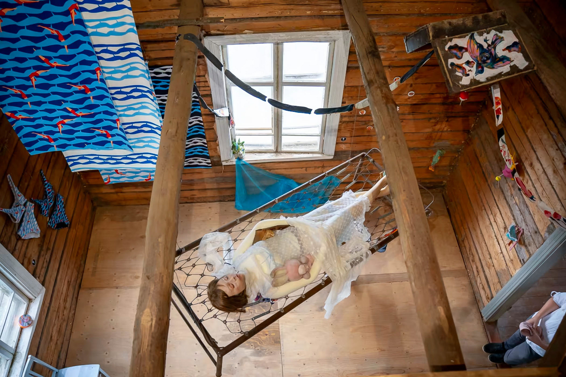 Photograph of the site-specific art installation 'Tyynessä unessa' by Mammu Rauhala and Elli Maanpää, captured in 2023 by Christoffer Westerlund from Yle.