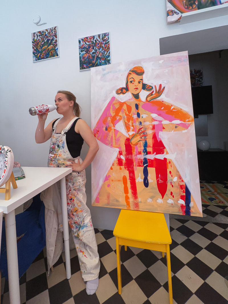 The painting "So what" at Elli Maanpää's painting studio in Helsinki.
