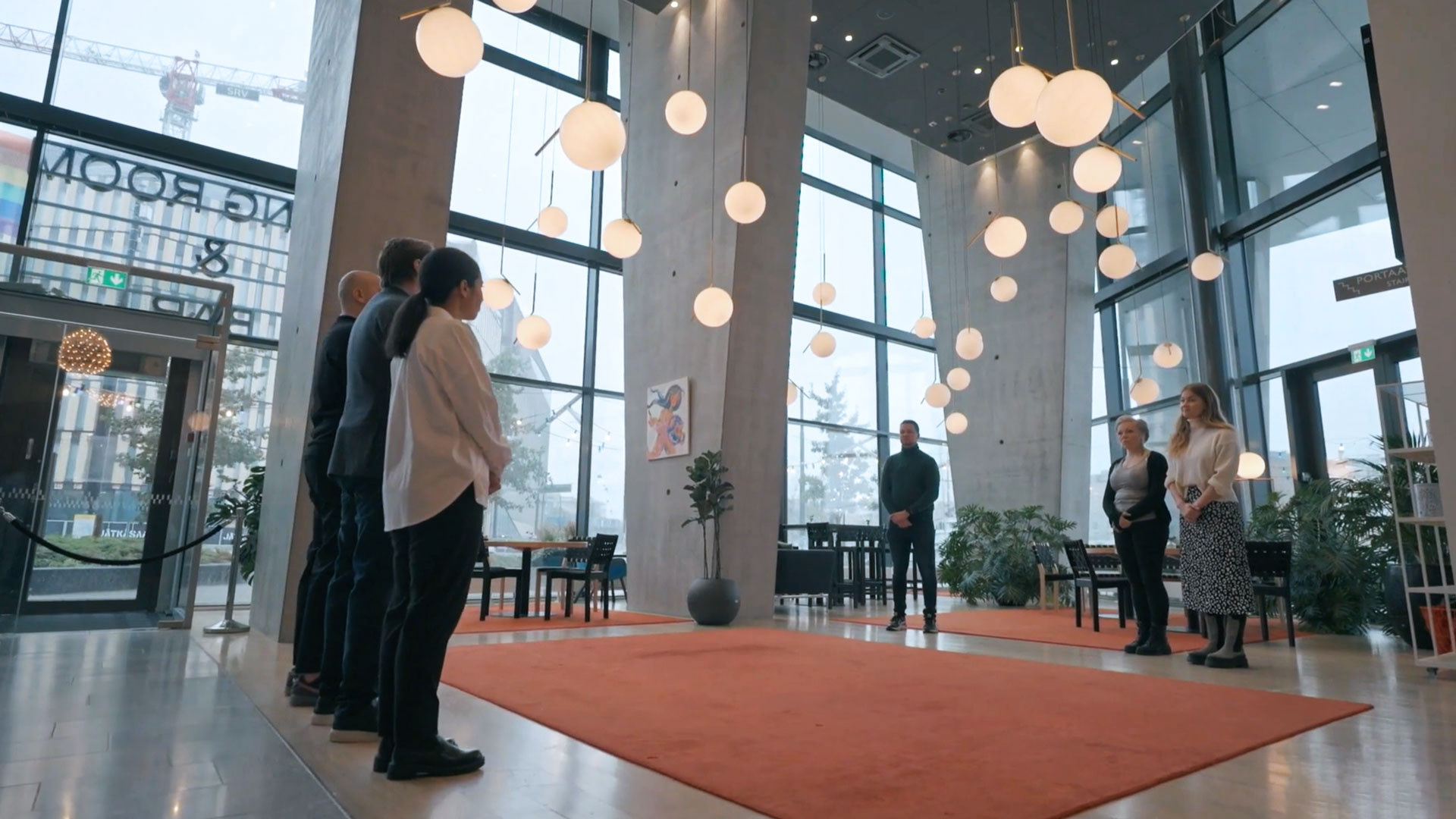 Elli Maanpää’s painting Power Lady in the background of a scene from Diili (Season 4, Final Episode), featured during the opening task.