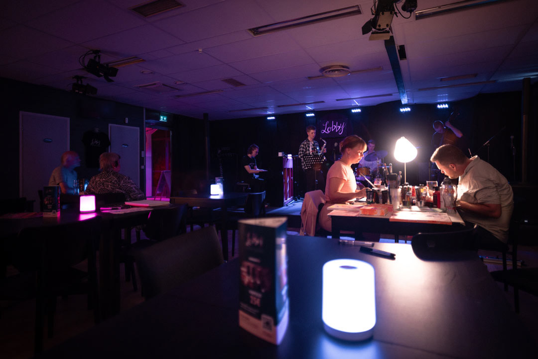 Live painting by Elli Maanpää and Jesse Pasanen, capturing the essence live music trough visual art at the Jazz & Draw event. Photography by Jani Lappalainen.