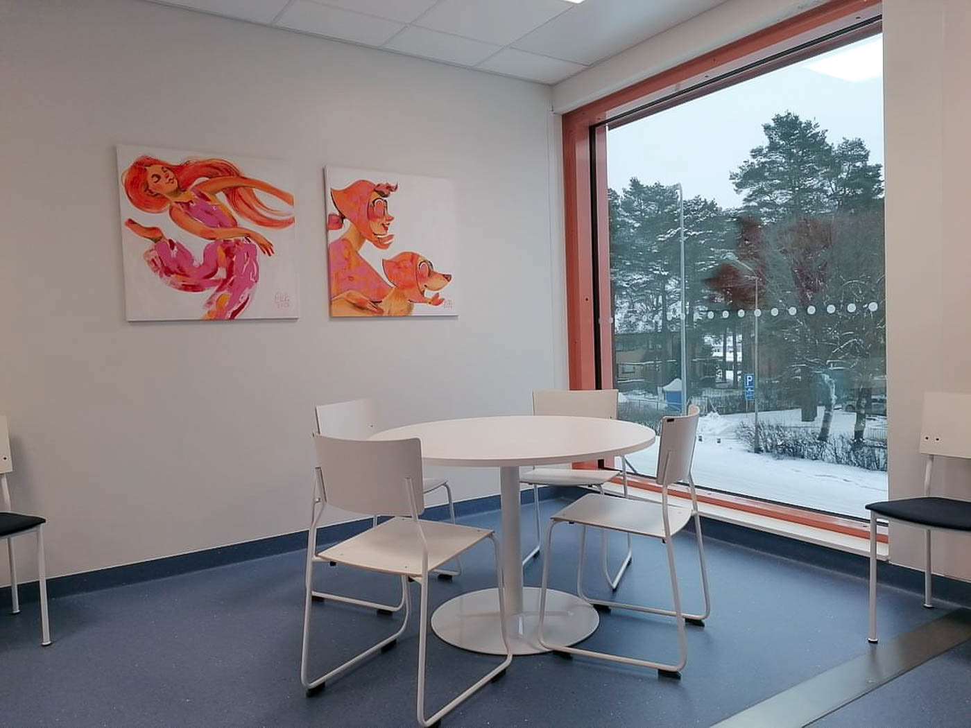 Mollu Heino graciously provided a photograph of "Best Friend" and "Fluid State of Mind" in the waiting area.