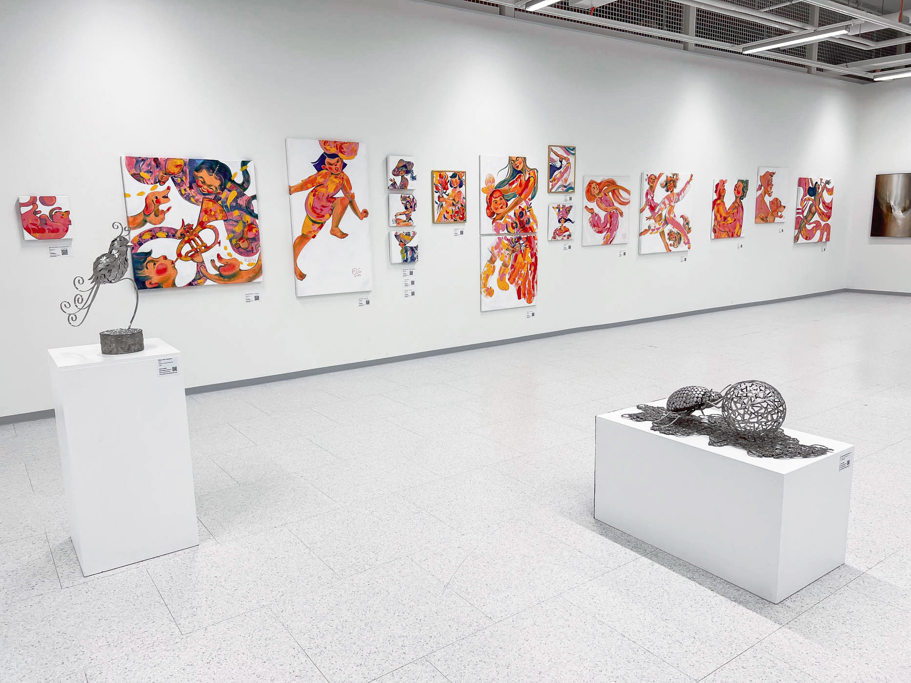 Elli Maanpään maalauksia oli esillä ryhmänäyttely Artinassa Tampereen Ratinassa.