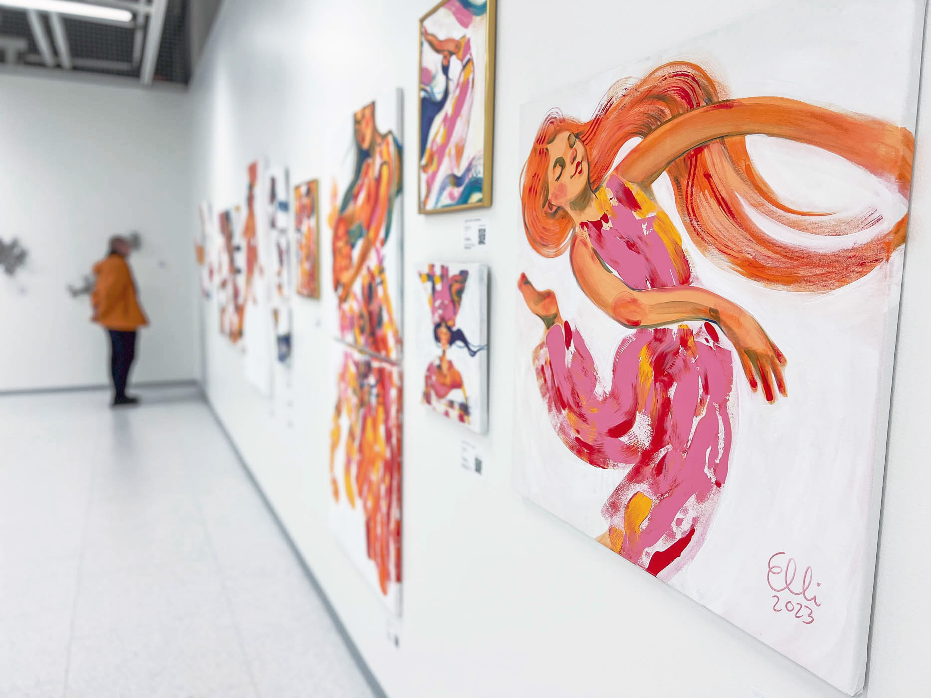 Installation view of the group art exhibition "Artina" at Kauppakeskus Ratina in Tampere, showcasing contemporary figurative paintings by Finnish artist Elli Maanpää. In the foreground is her expressive artwork, which has been acquired for the SataSairaala public art collection.
