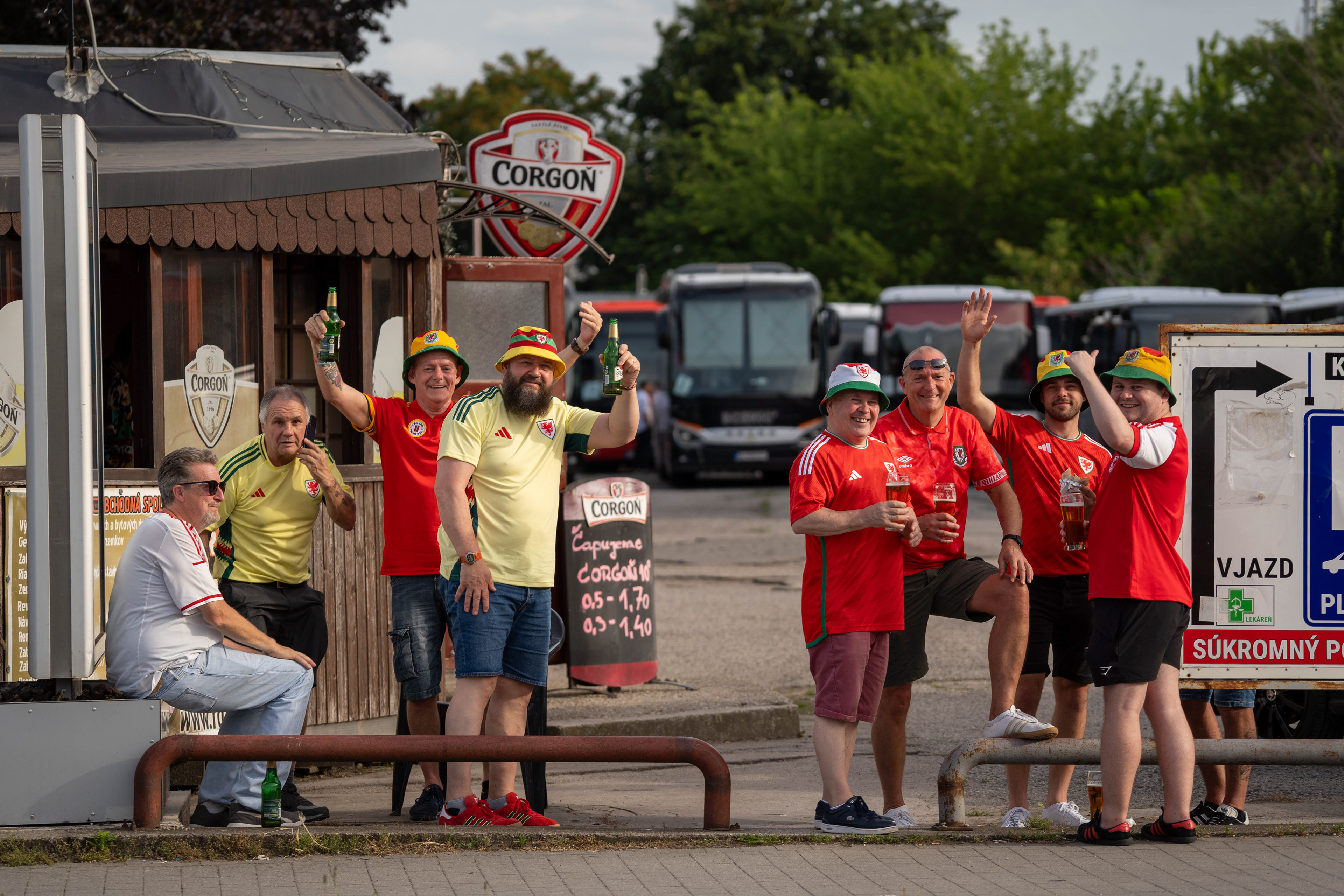 Pestrá predzápasová atmosféra