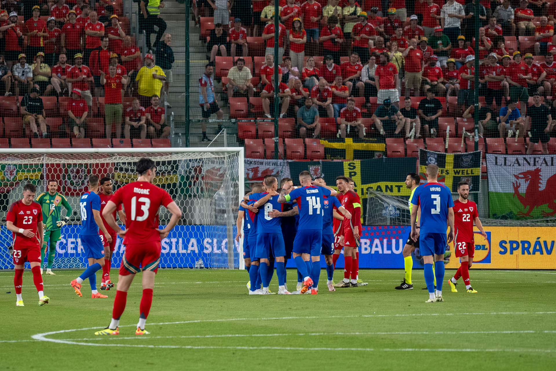 Oslava prvého gólu zápasu