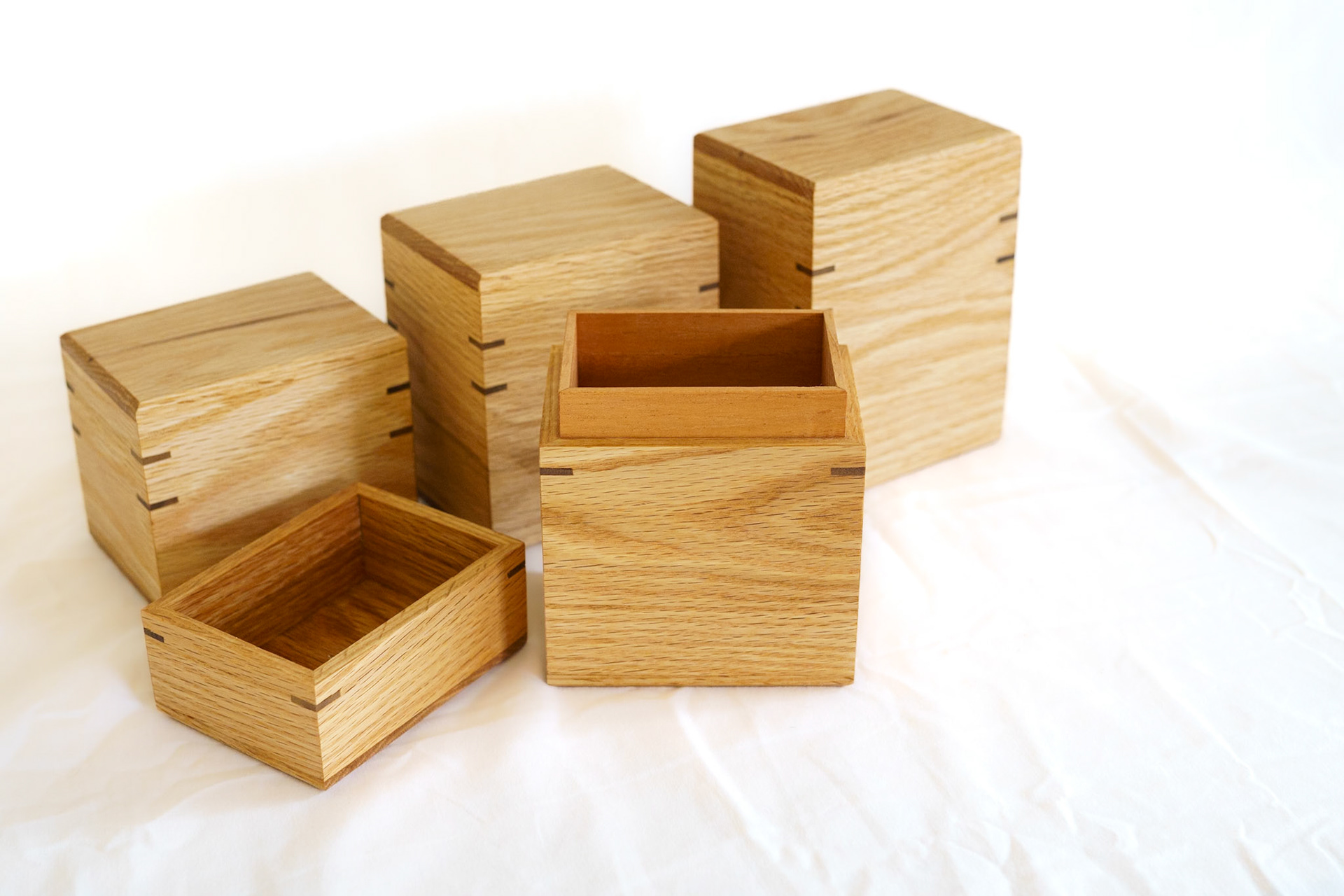 Light, large box, comparison, open lid