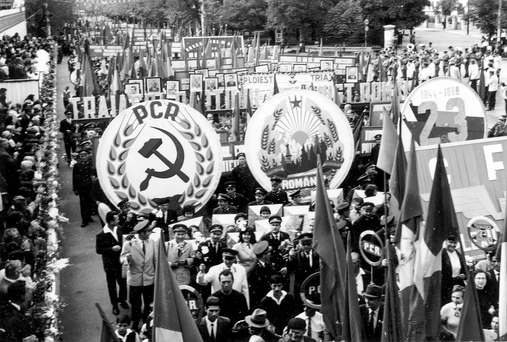 Demonstrația oamenilor muncii din Capitală cu prilejul celei de a XXIV-a aniversări a zilei de 23 august 1944, 1968, Fototeca online a comunismului românesc