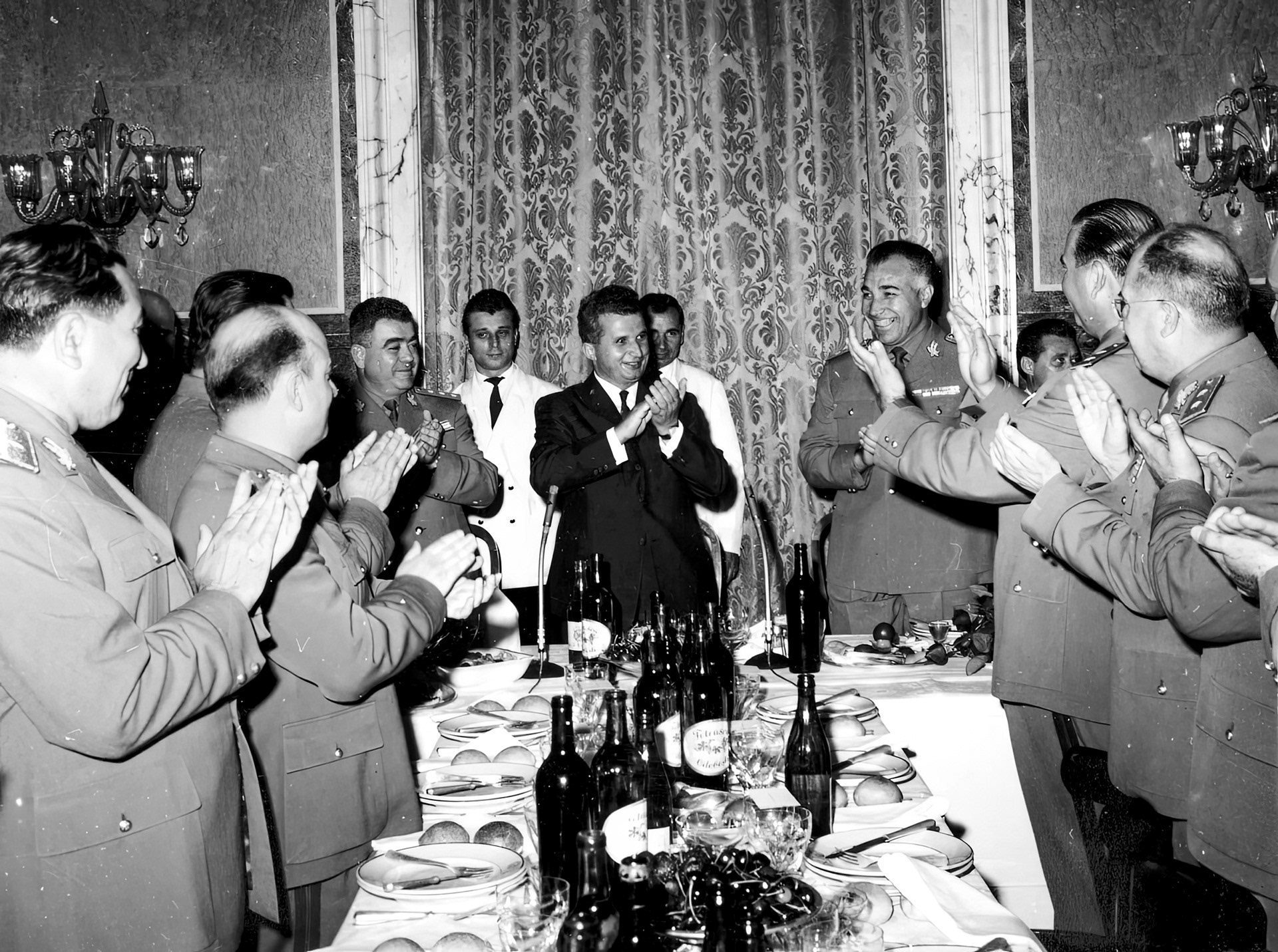 Nicolae Ceaușescu la recepția ce a avut loc cu prilejul Adunării activului de bază al Forțelor Armate ale României, 1967, Fototeca online a comunismului românesc