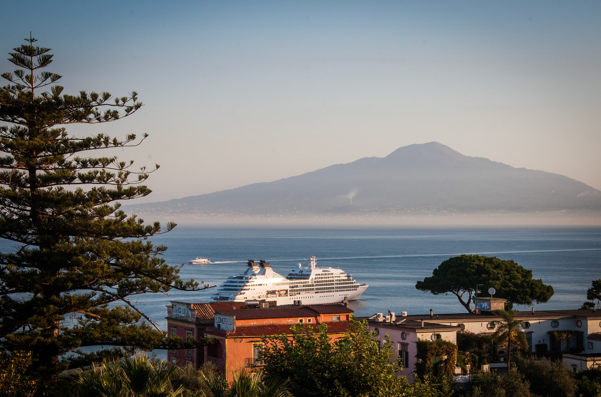 No Gorillas in this mist, just Mount Vesuvius.